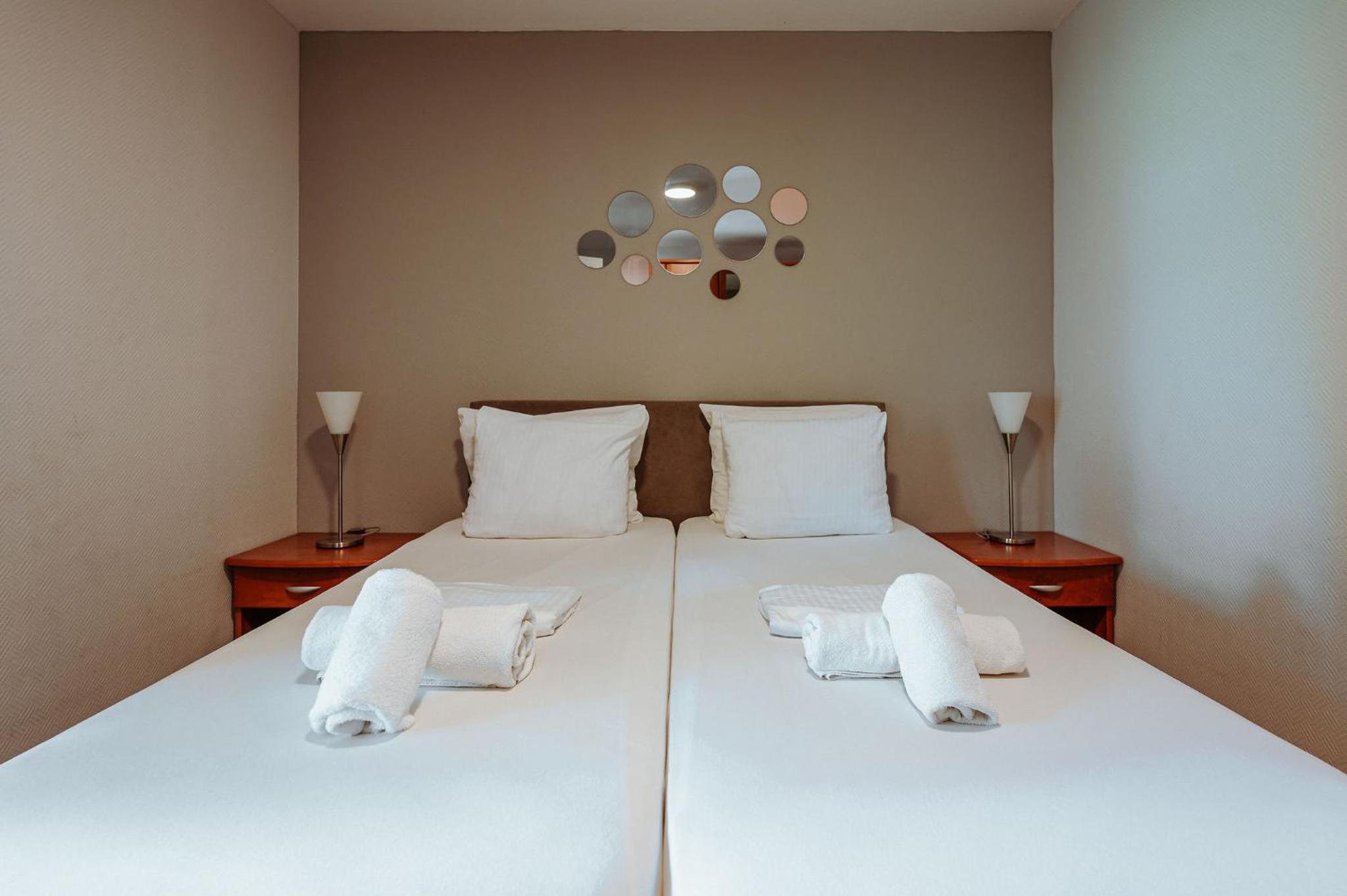 One-Bedroom Apartment with Balcony and Park View photo 1