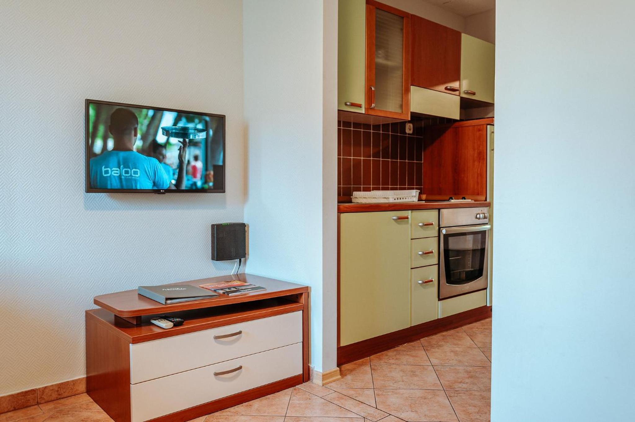 One-Bedroom Apartment with Balcony and Sea View photo 3