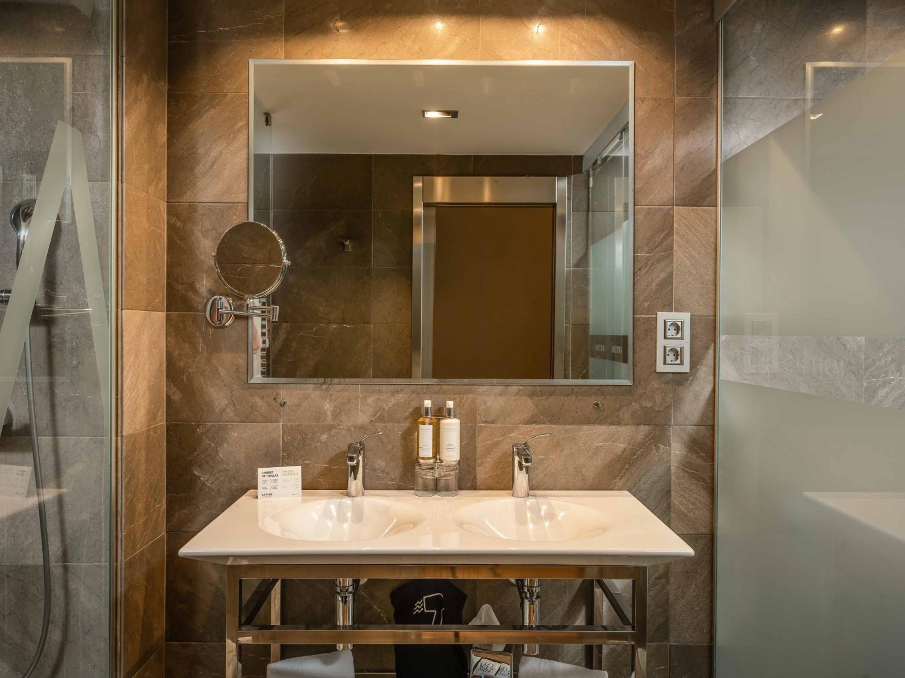 ASTUR Double or Twin Room - Photo 4