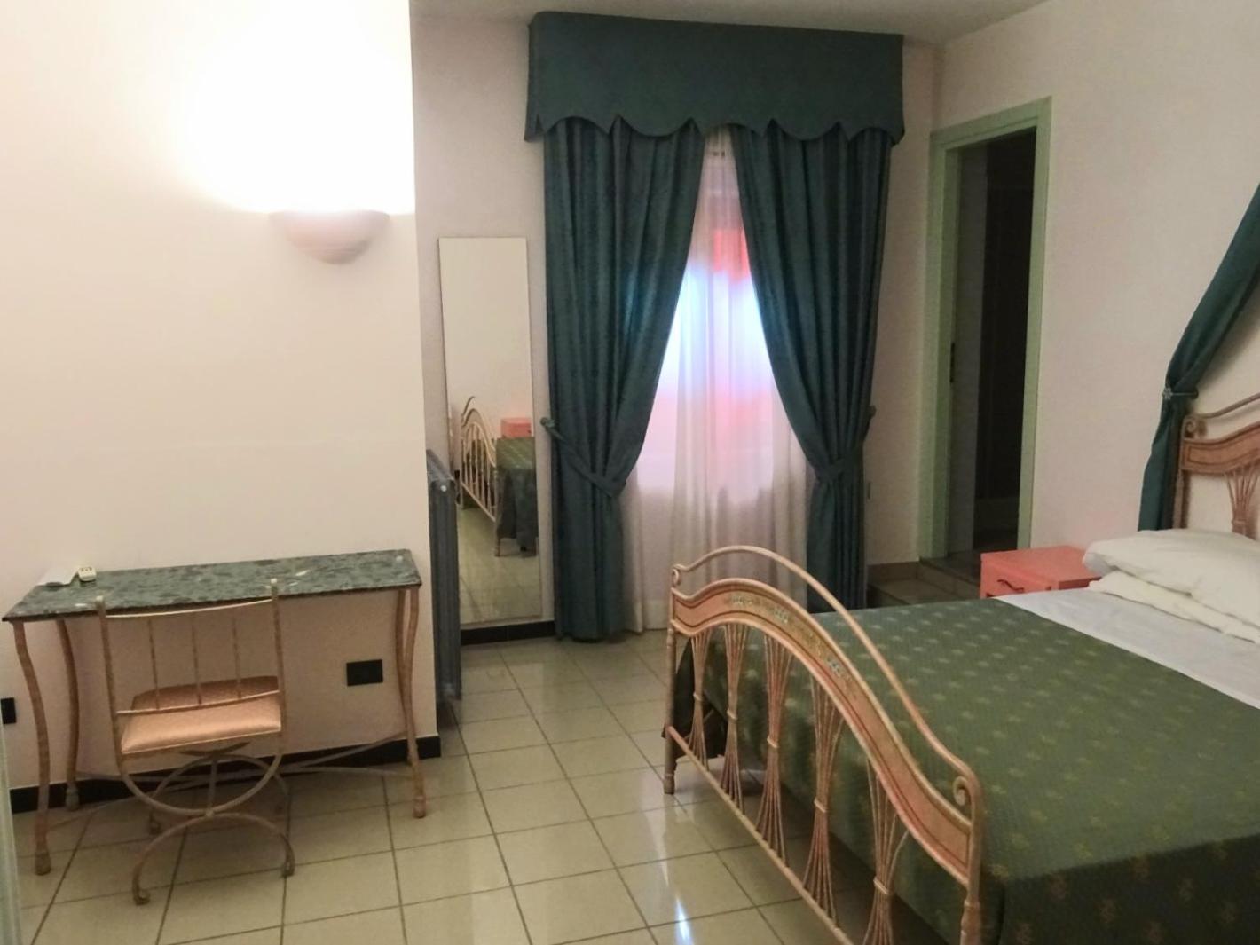 Double Room With Private Bathroom photo 2