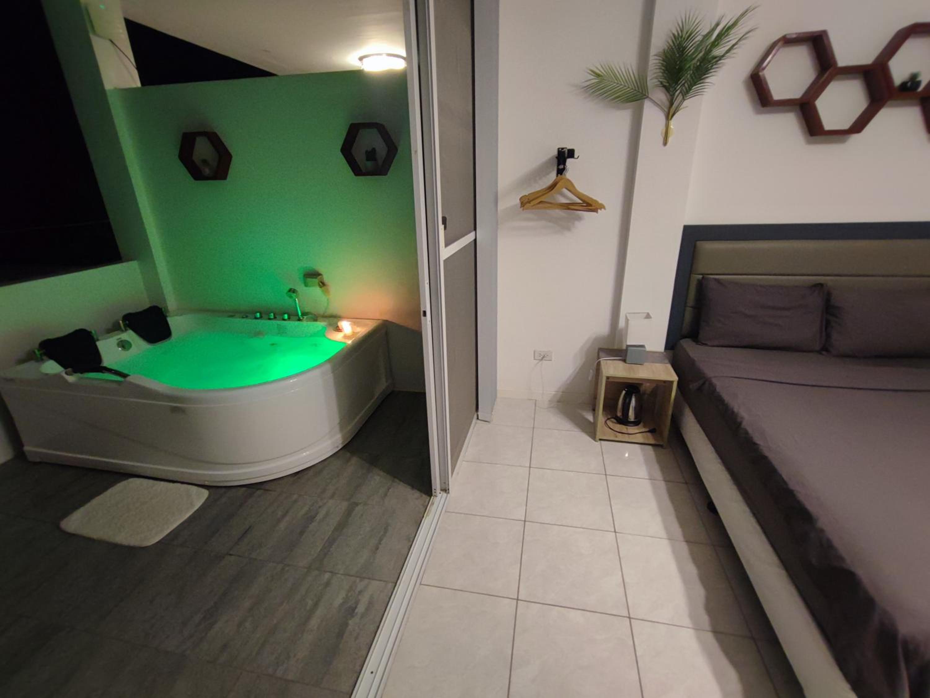 Studio with Spa Bath photo 3