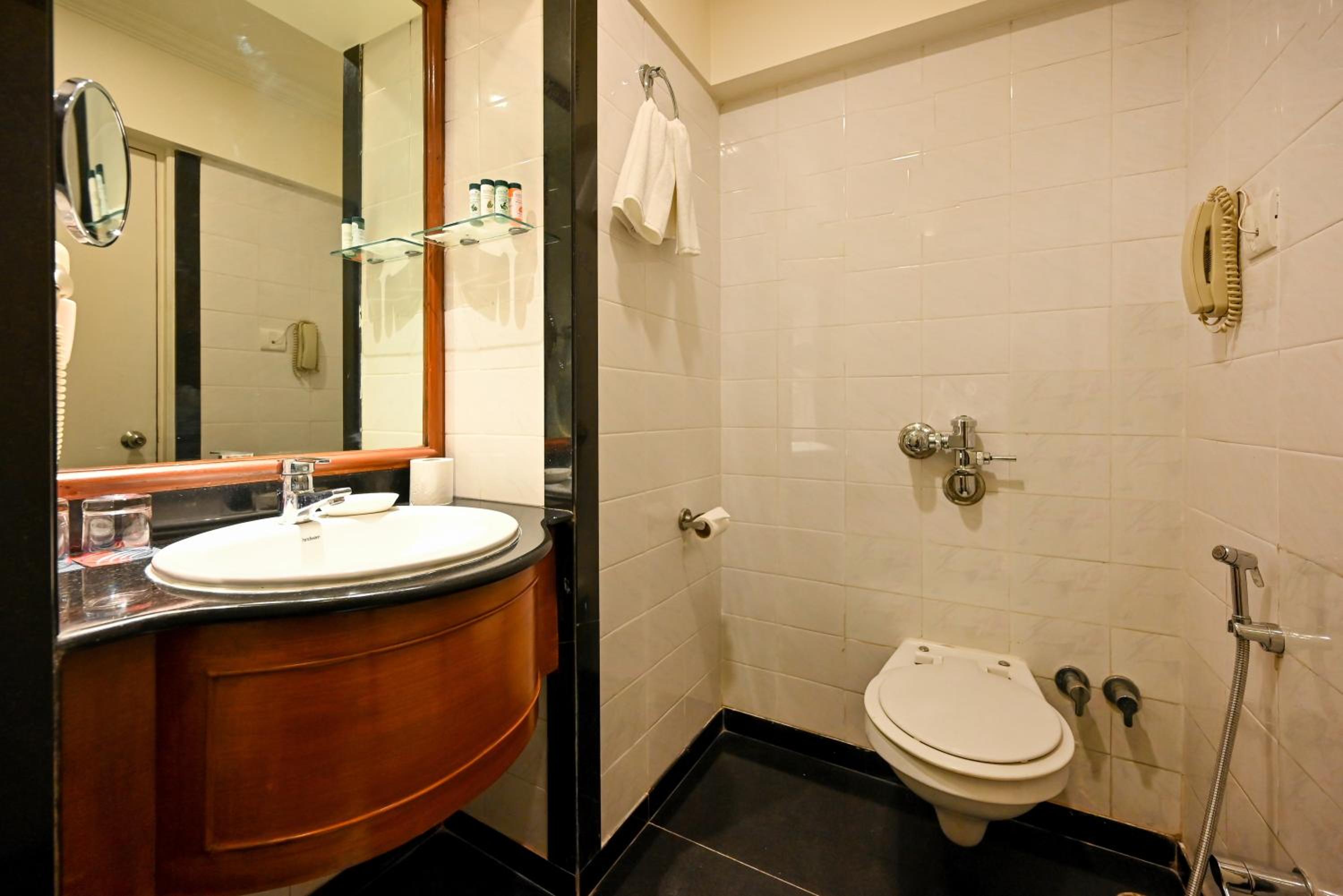 Superior room with Complimentary Welcome Drink and 20% discount on Food and soft Beverages. - Photo 2