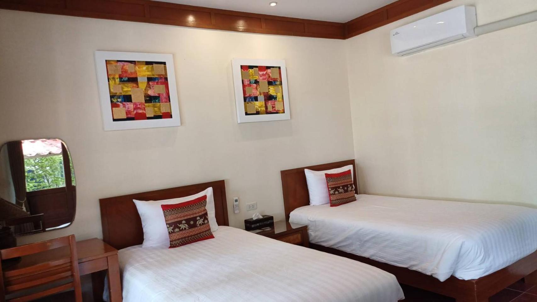 Deluxe Double or Twin Room photo 2