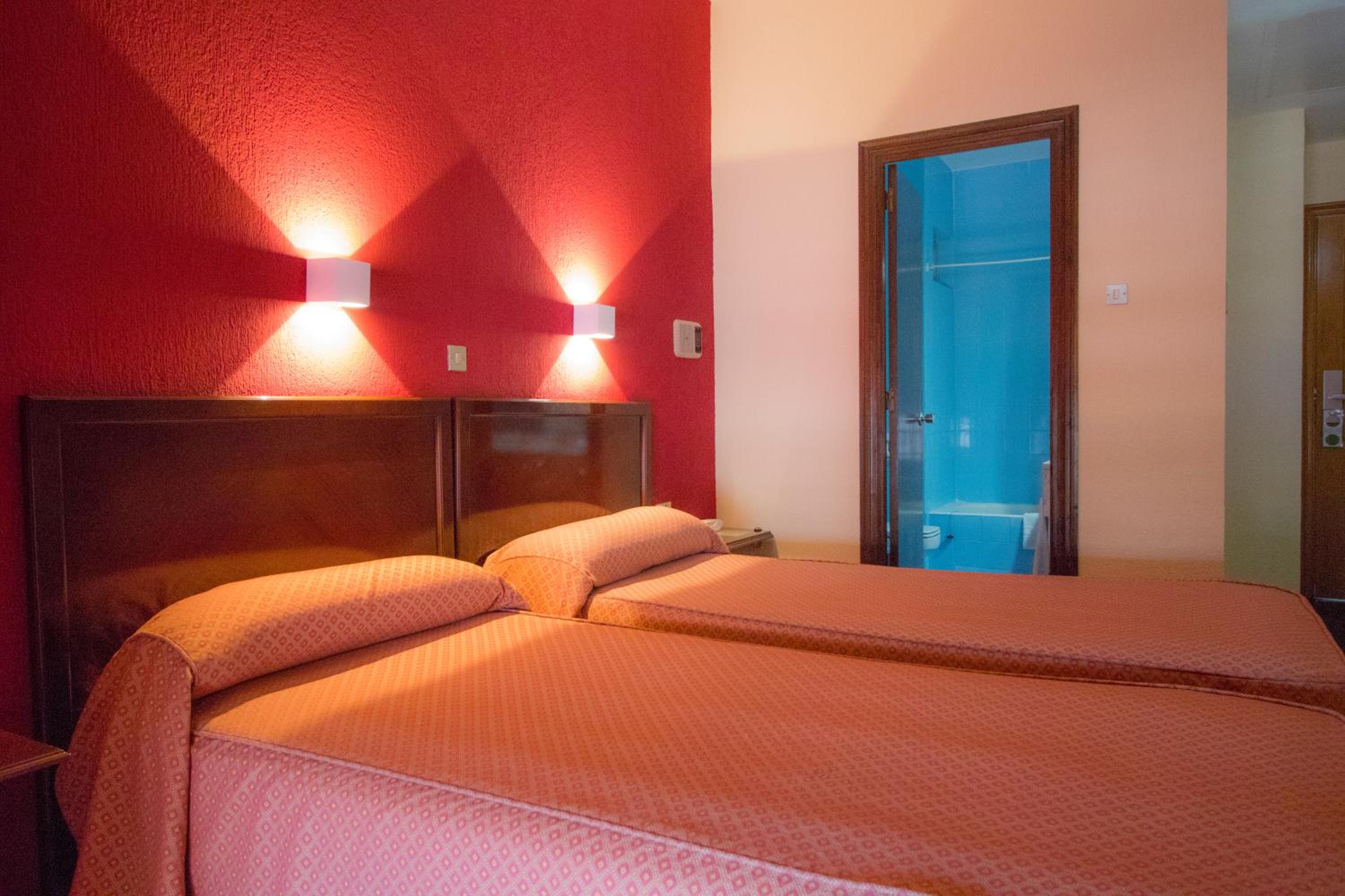 Twin Room with Pool View photo 3