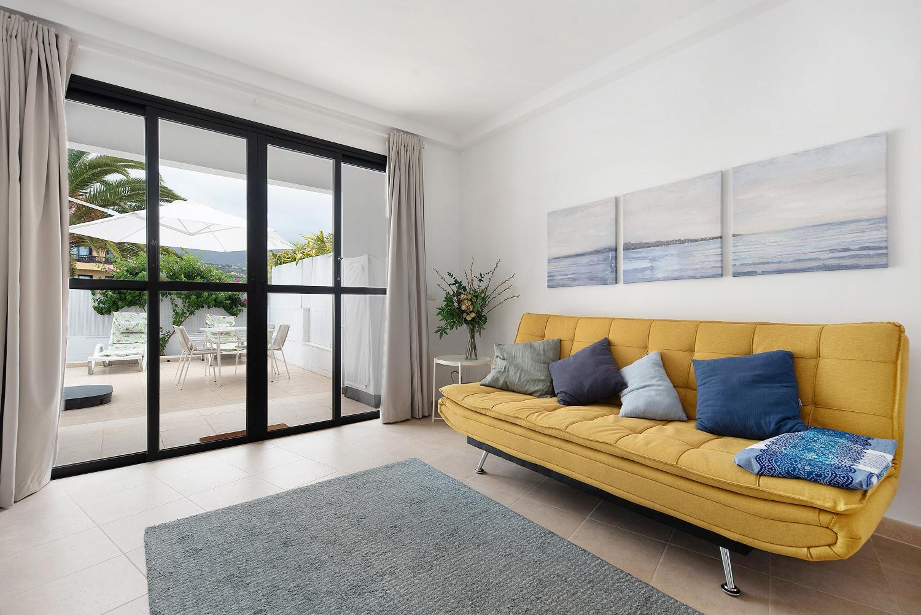 Apartamento de un dormitorio superior con balcón