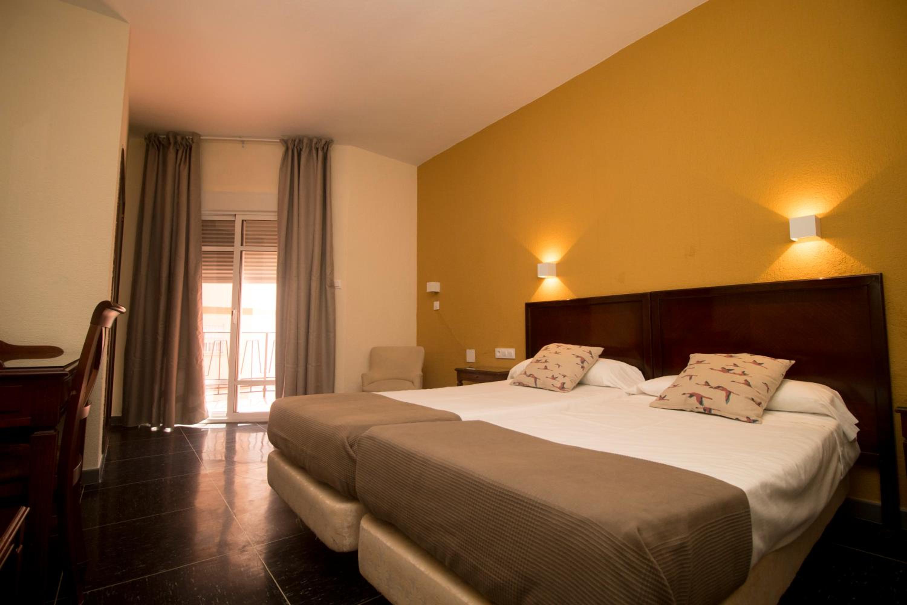 Habitación Doble con Vista a la Piscina