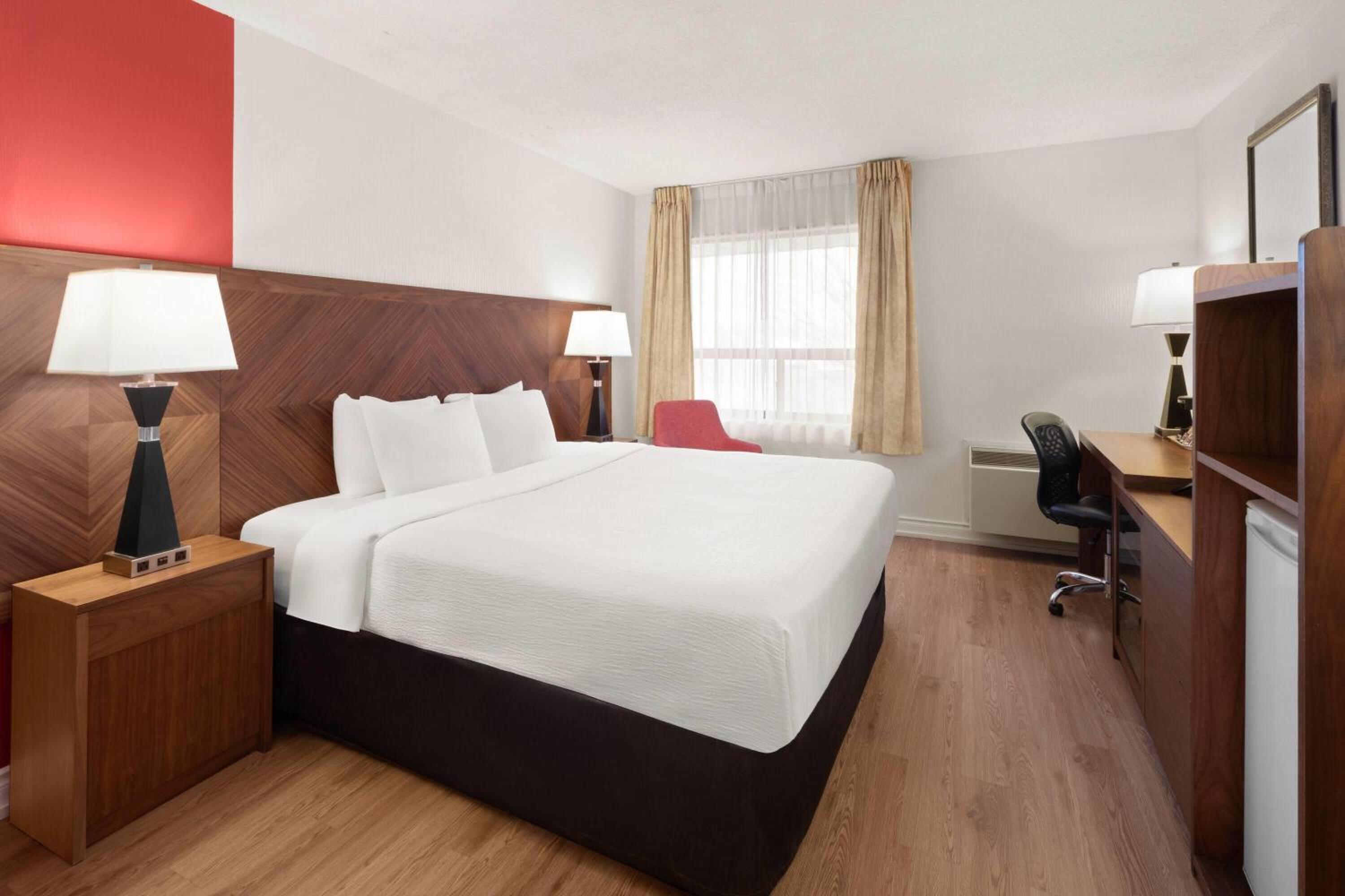 King Room with River View - Non-Smoking