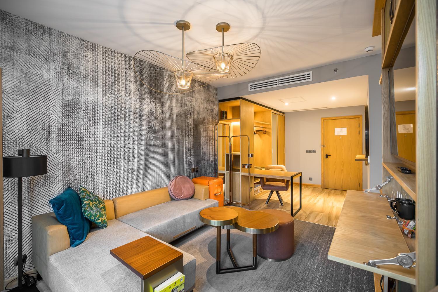 King Room with Balcony - Photo 5