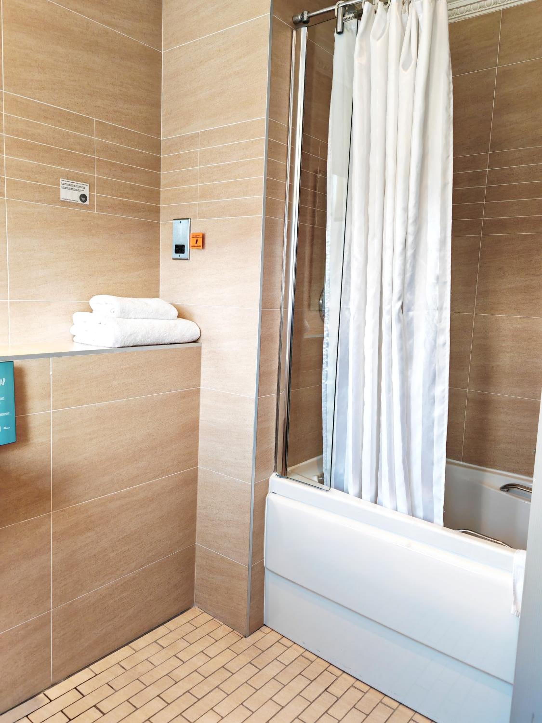 Double Room - Photo 3