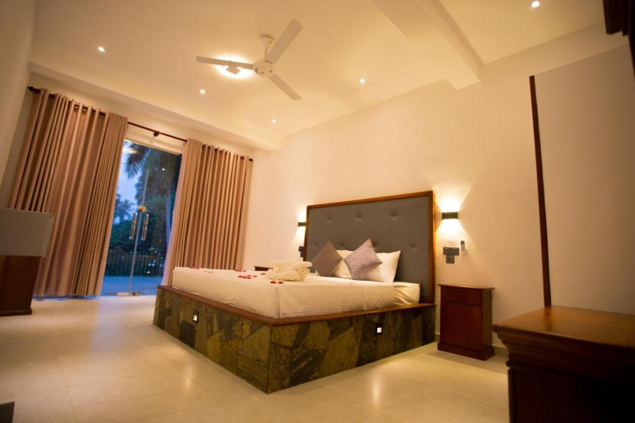 Deluxe Double Room (2 Adults + 1 Child)
