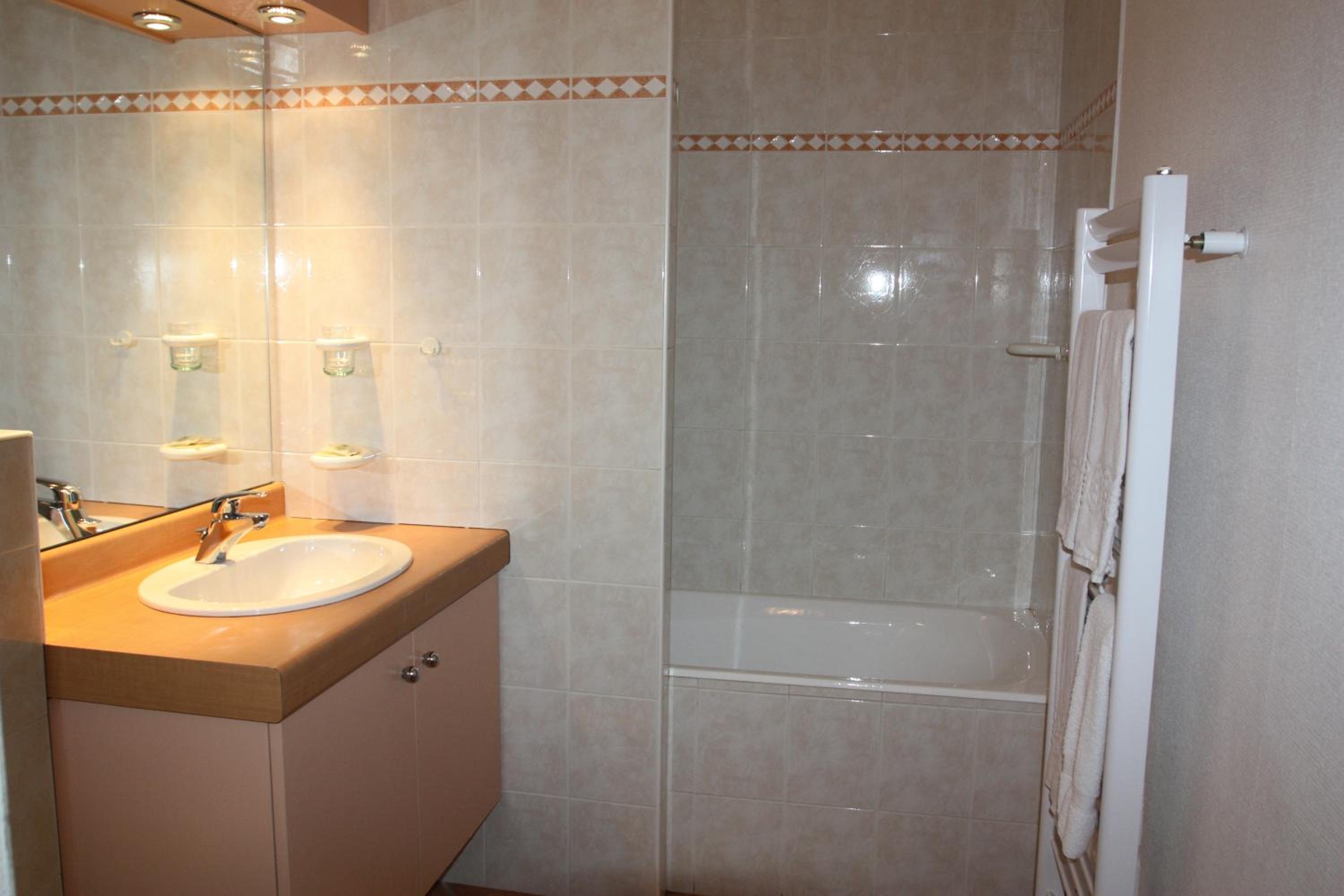 Double Room with Shower - Photo 14