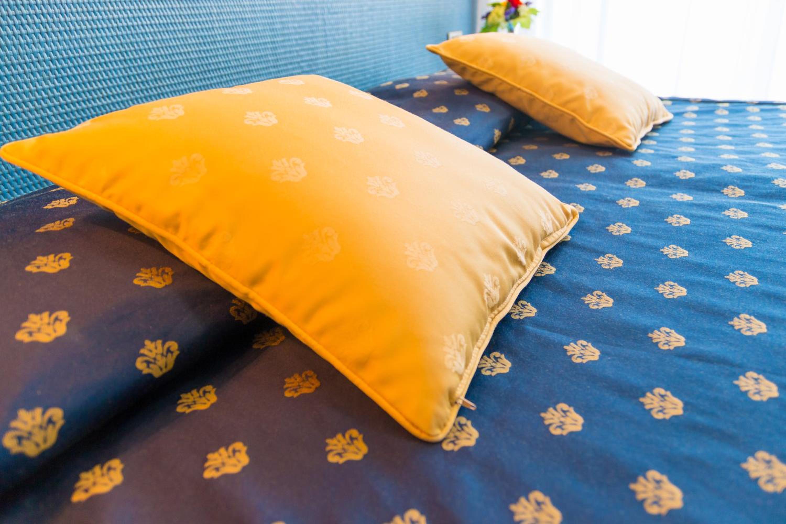 Double or Twin Room with Side Sea View photo 2