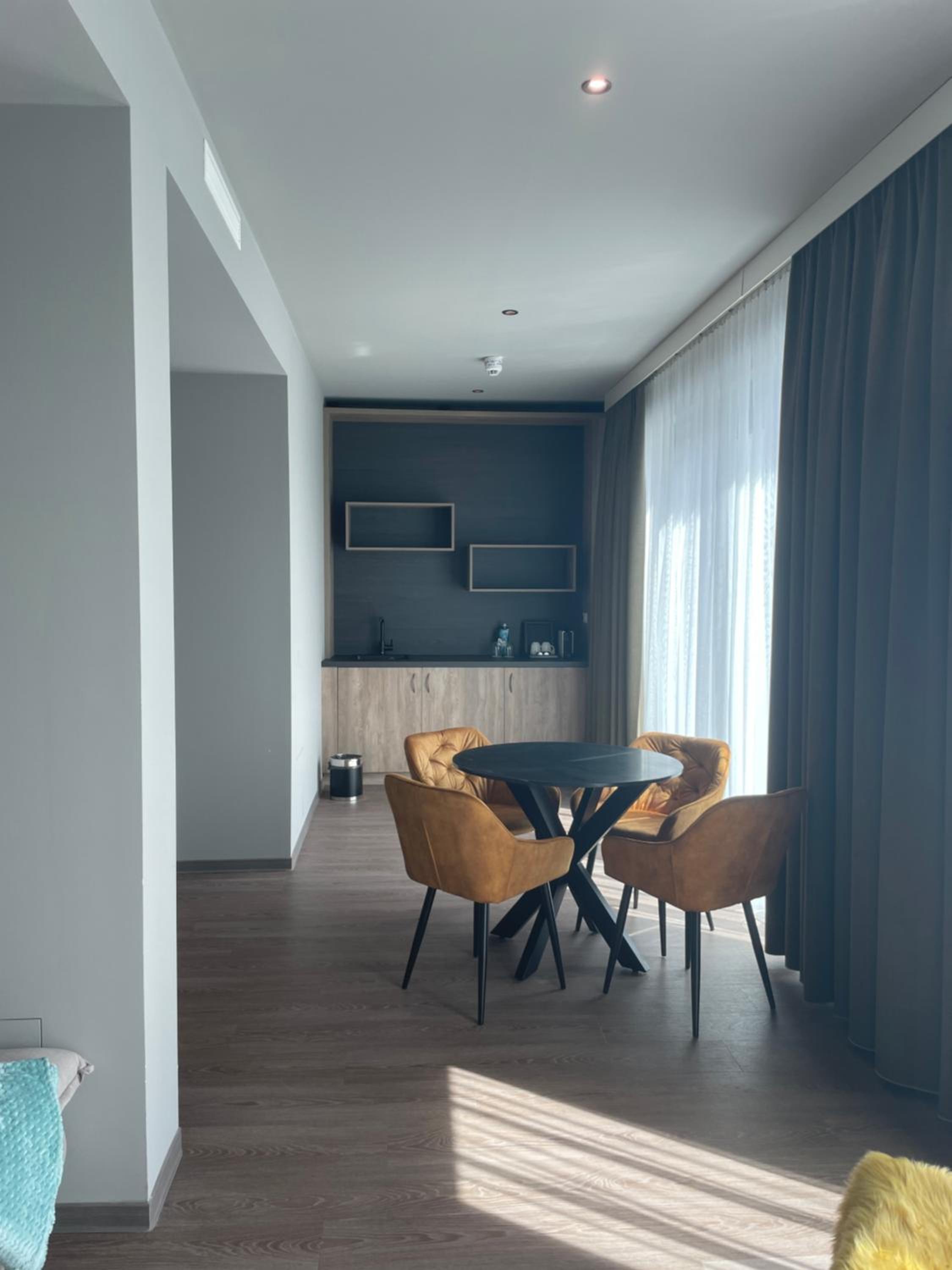 Apartment with Balcony - Photo 8
