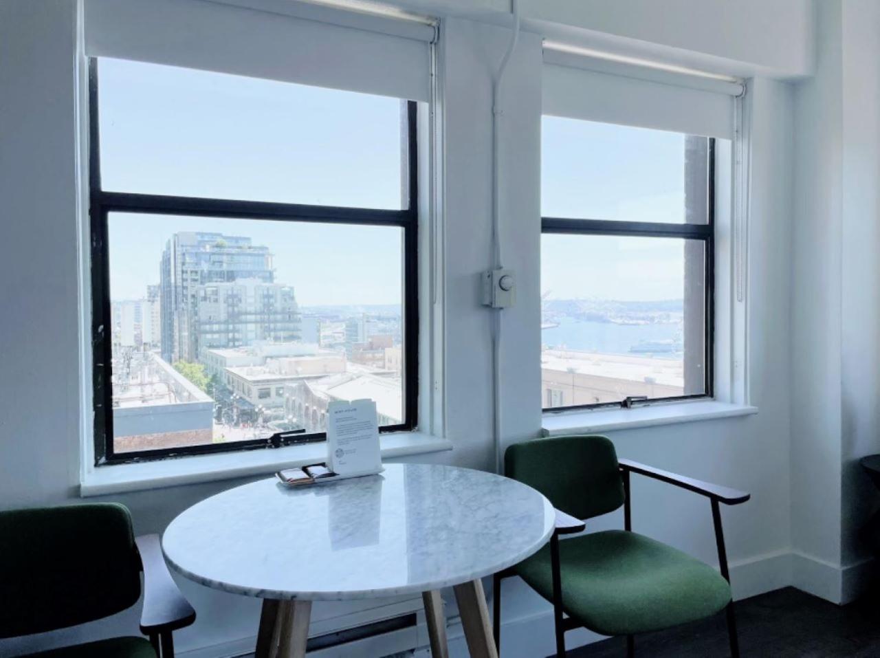 One-Bedroom Apartment with Bay View - Non-Smoking - Photo 4