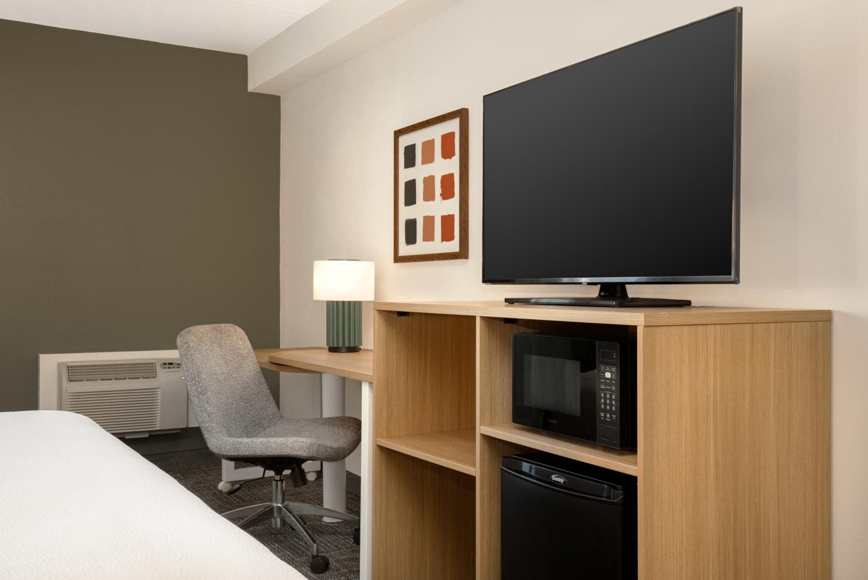 King Room with Sofa Bed - Non-Smoking