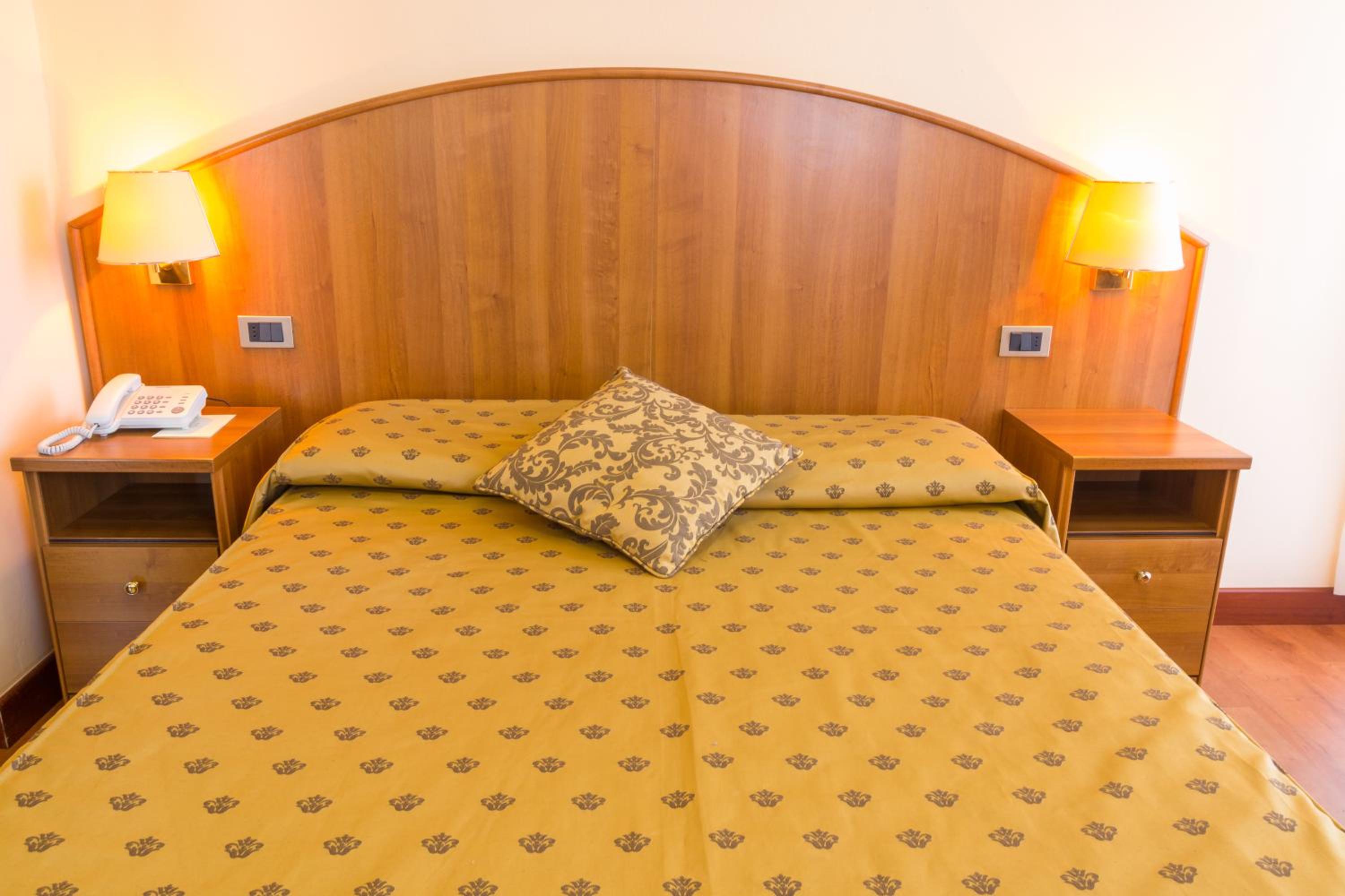 Queen Room Economy