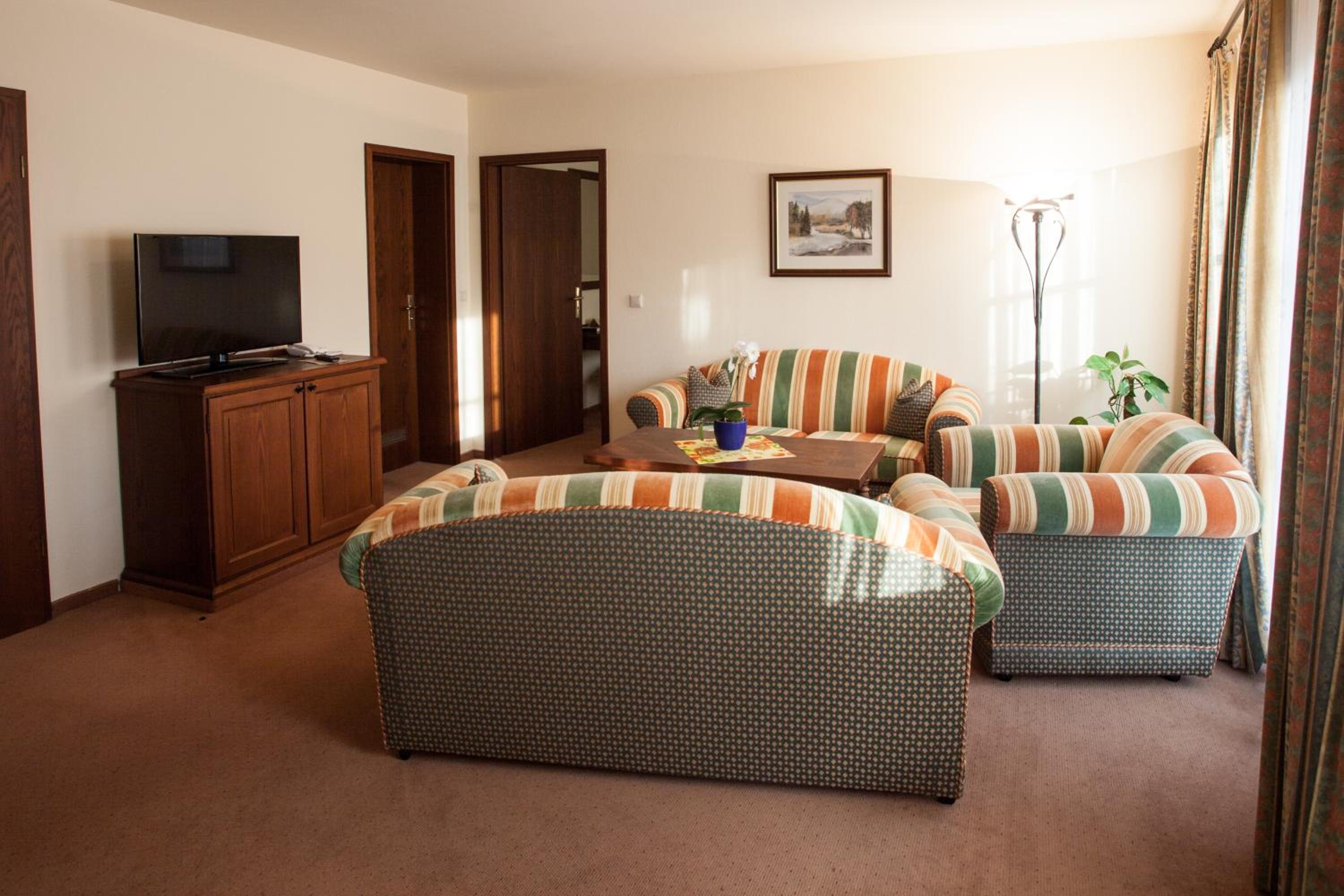 One-Bedroom Apartment - Photo 2