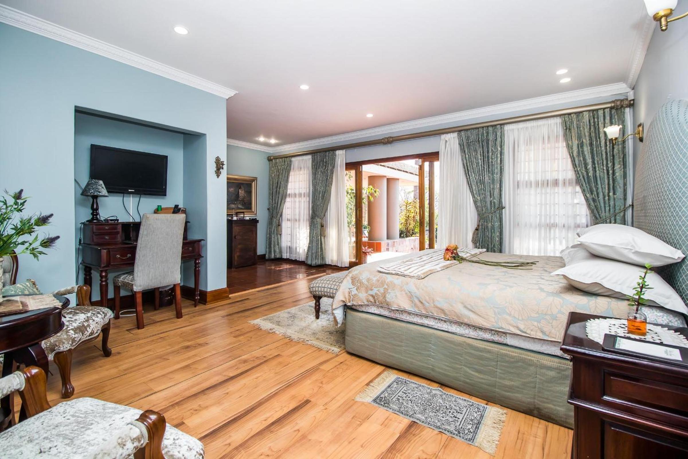 Luxury King Room photo 2