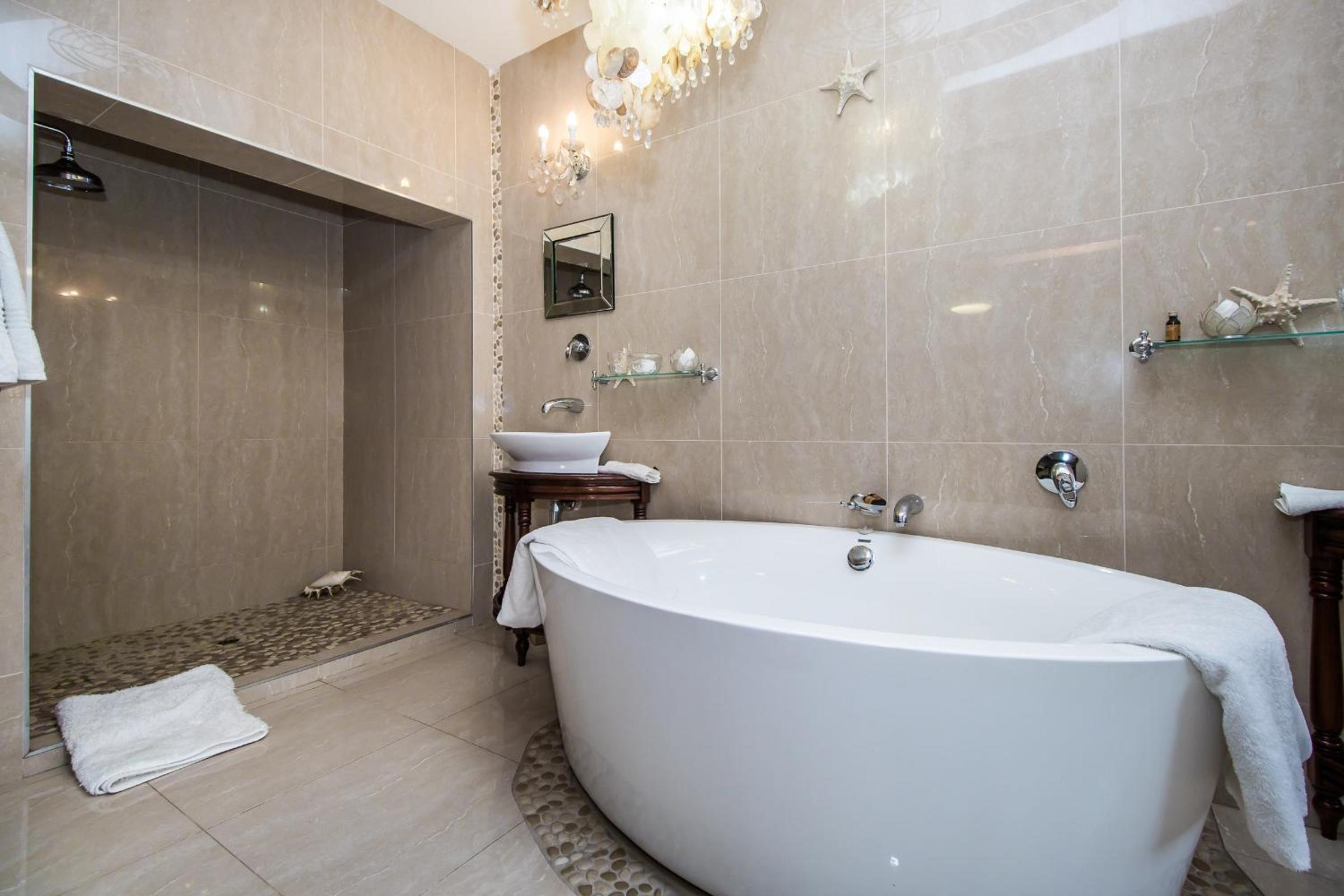 Deluxe King Room photo 2
