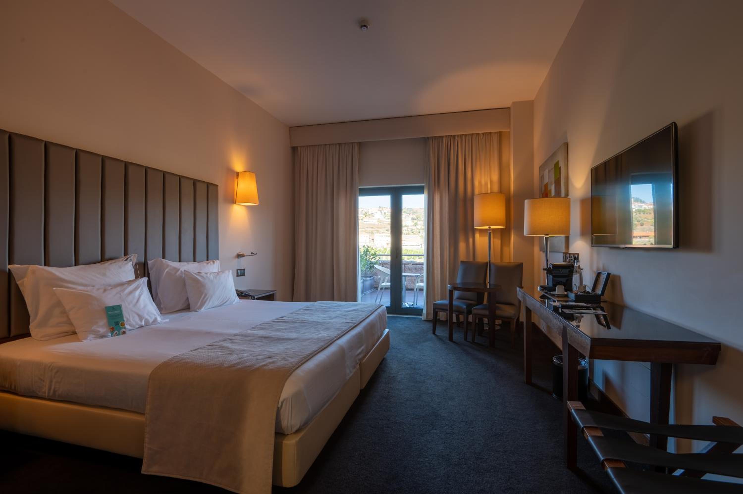 Twin Room with River View - Photo 2