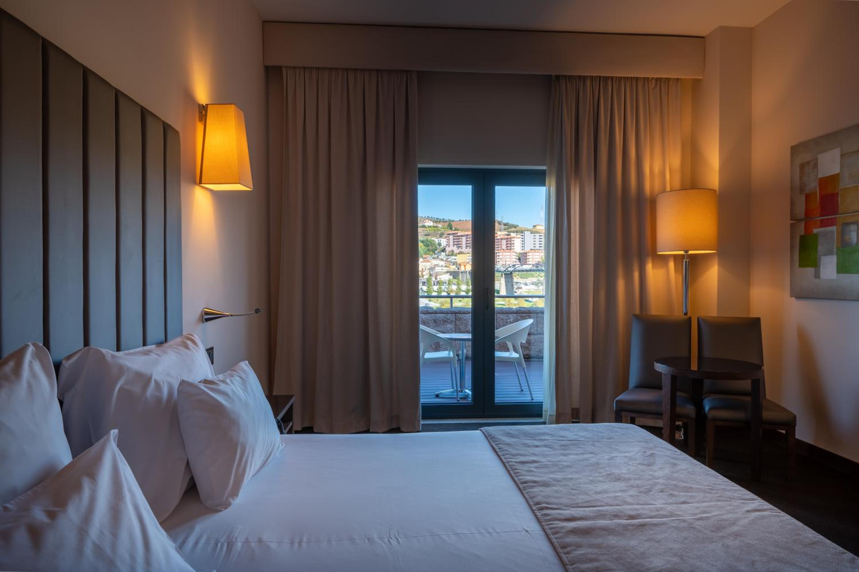 Twin Room with River View - Photo 9