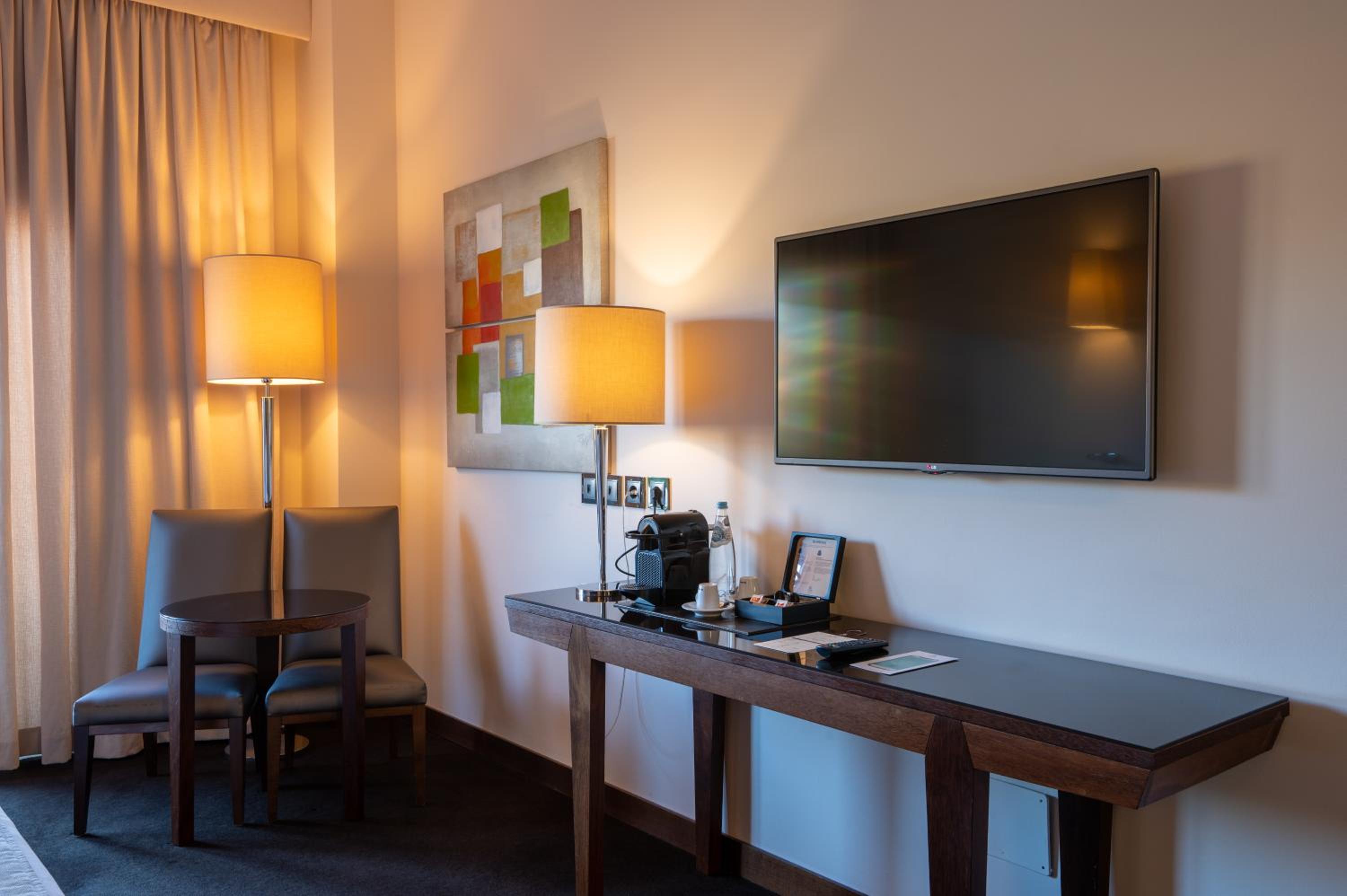 Twin Room with River View - Photo 8
