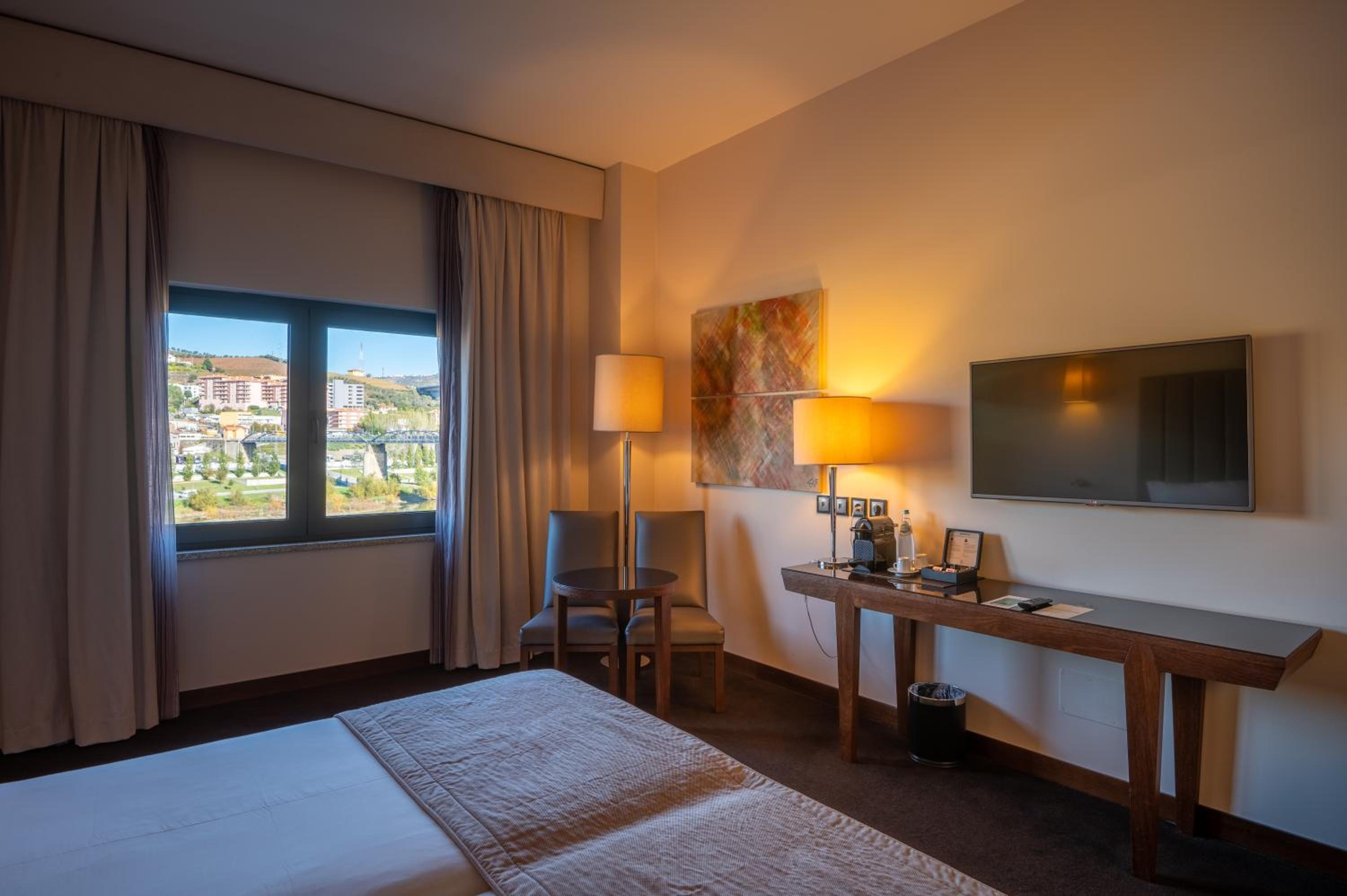 Twin Room with River View - Photo 5
