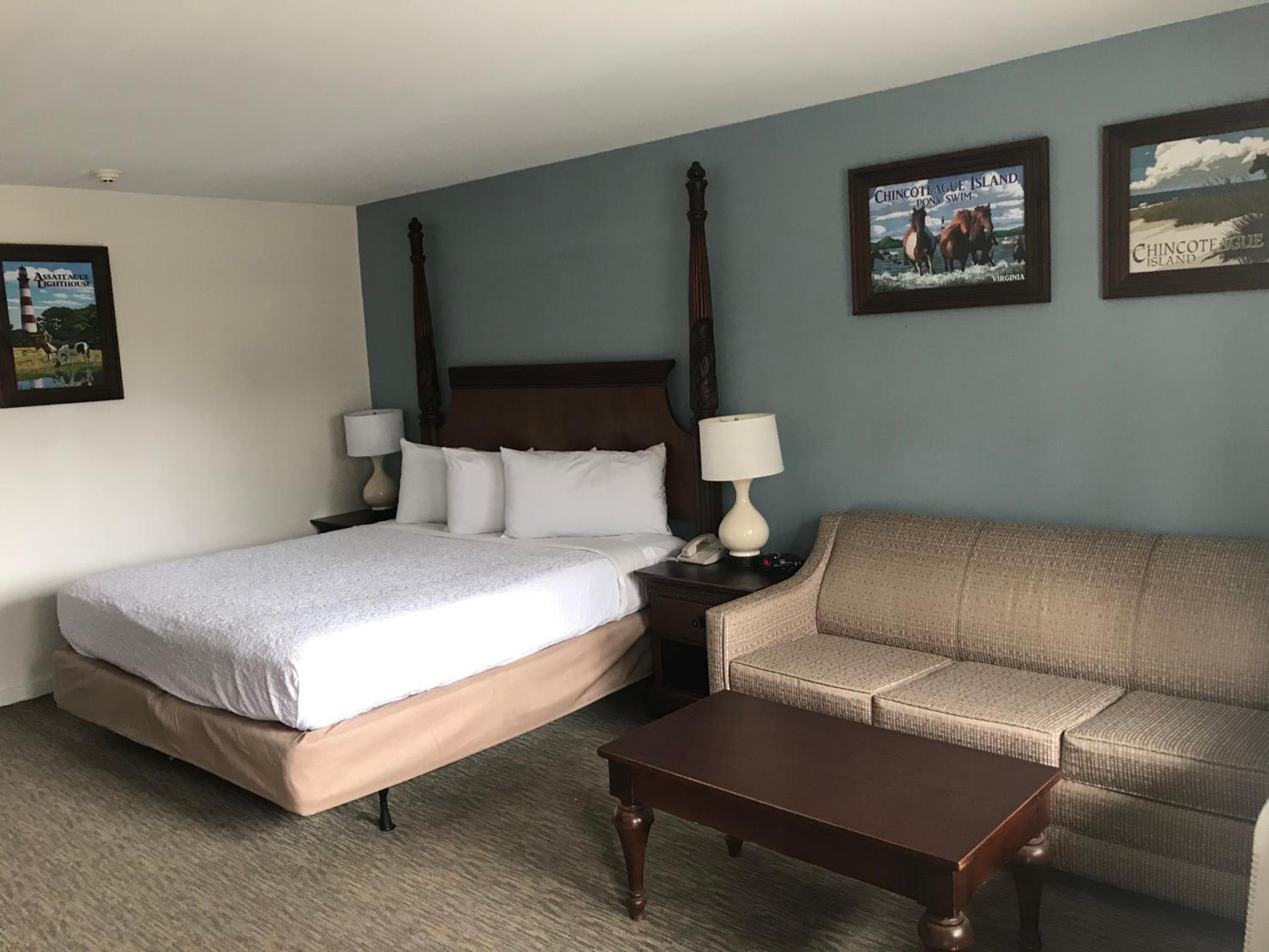 Deluxe King Room - Non-Smoking photo 2