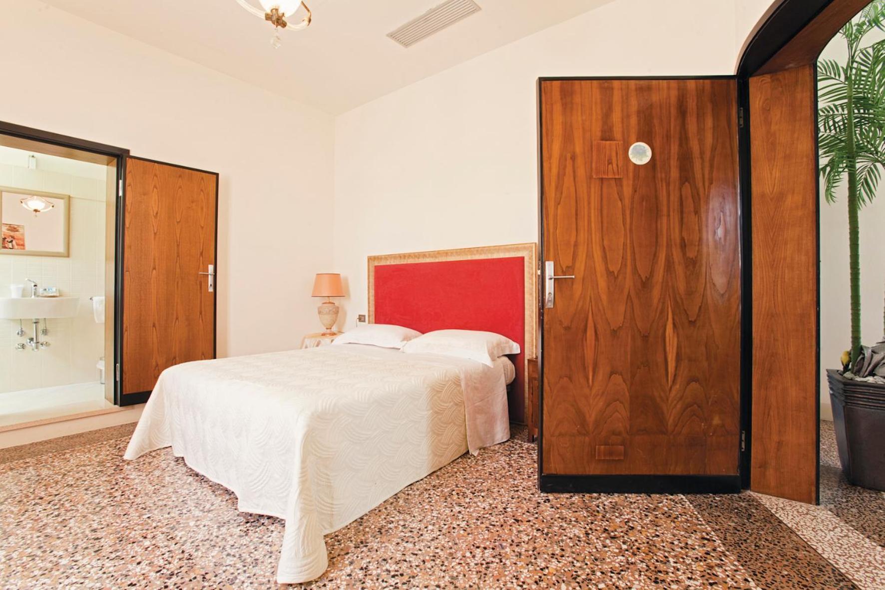 Double Room with Balcony - Photo 1