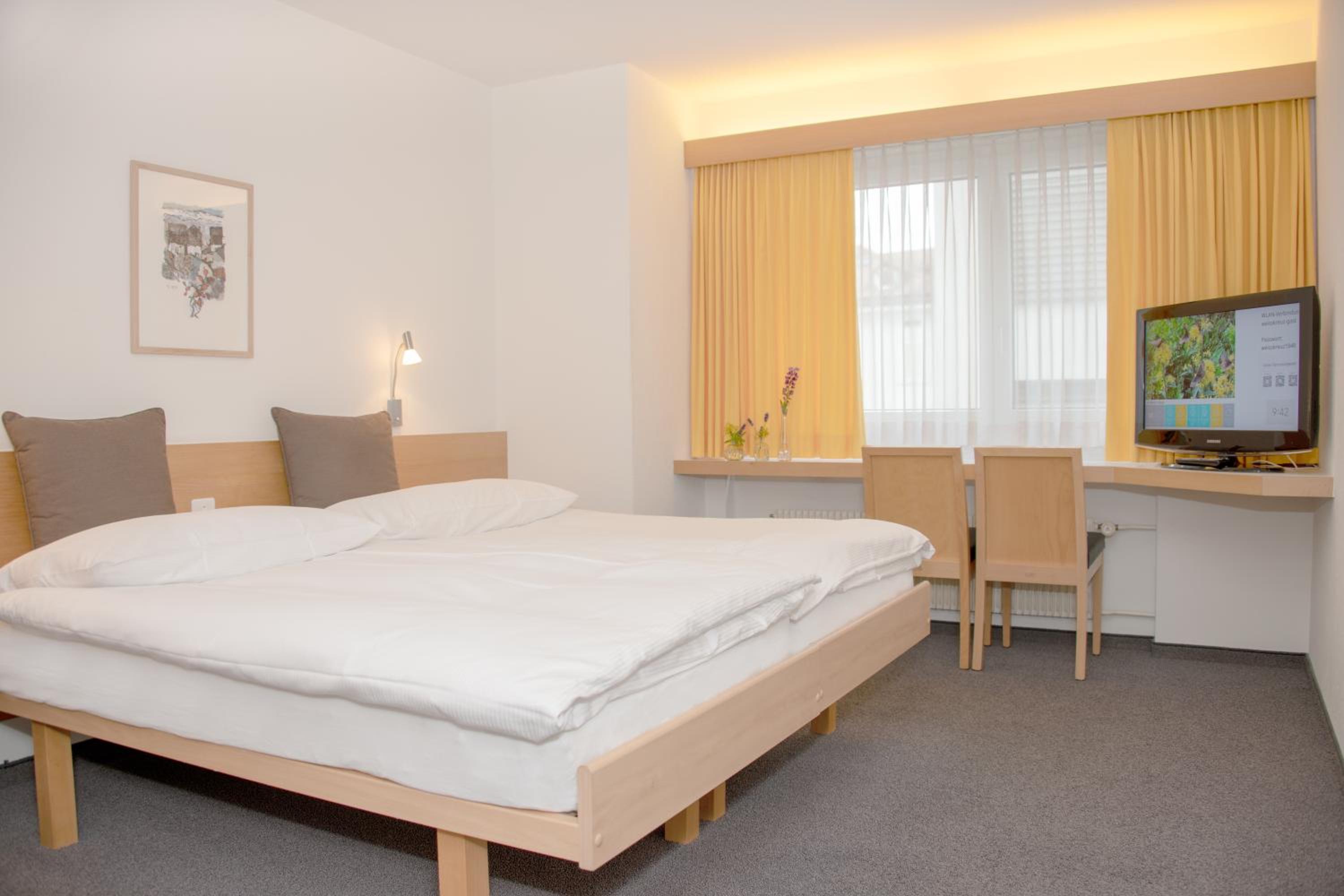 Budget Double Room - Photo 3