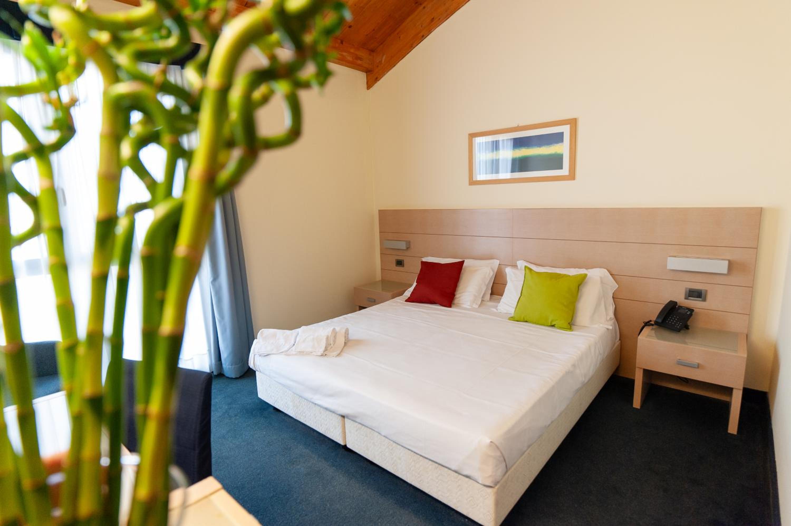 Double or Twin Room with Private Bathroom photo 3