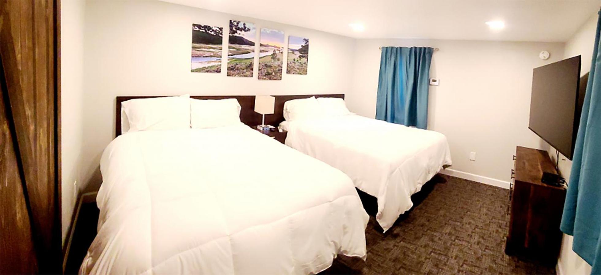 Deluxe Family Suite - Photo 2