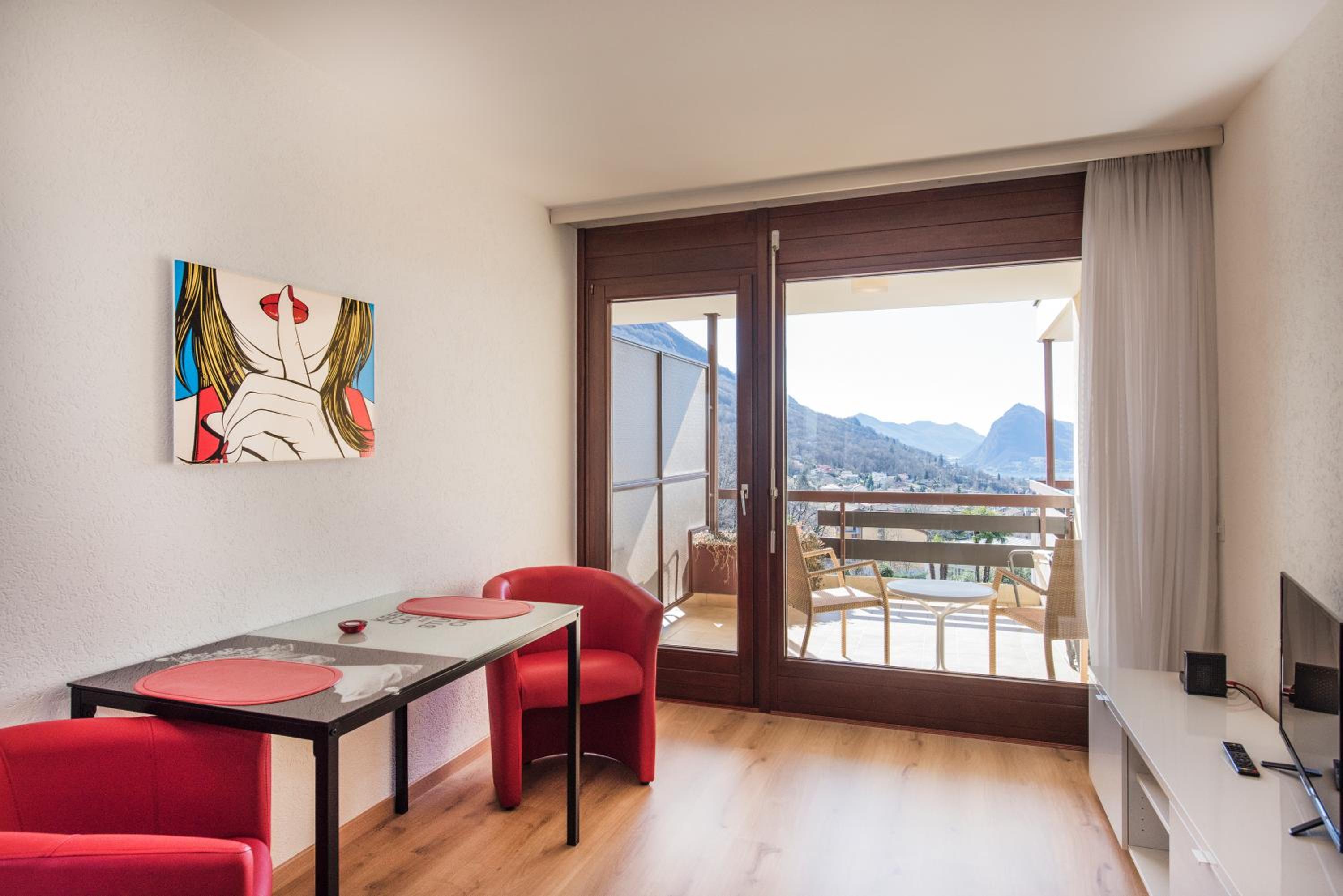 Apartment with Lake View photo 2