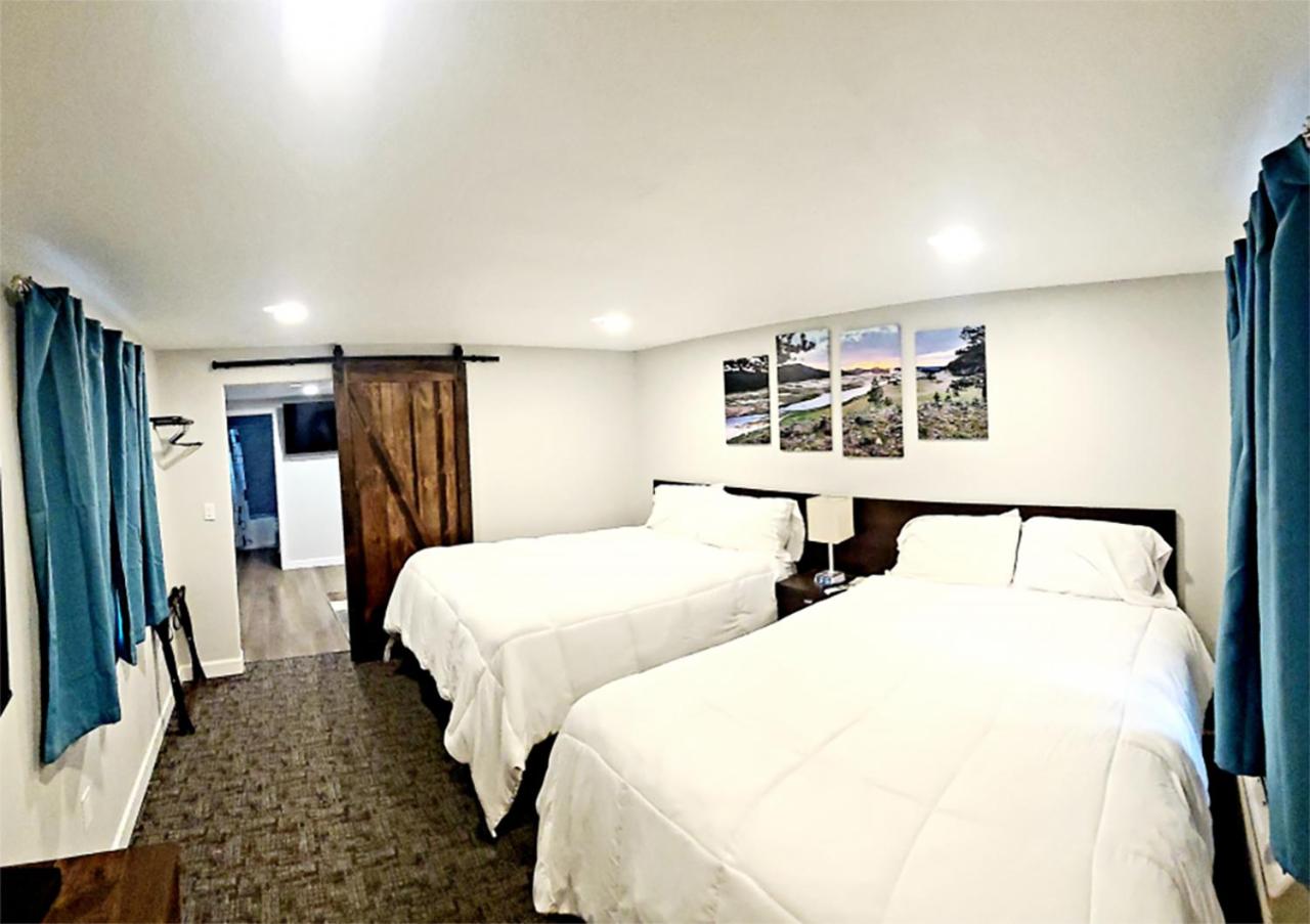 Deluxe Family Suite - Photo 1