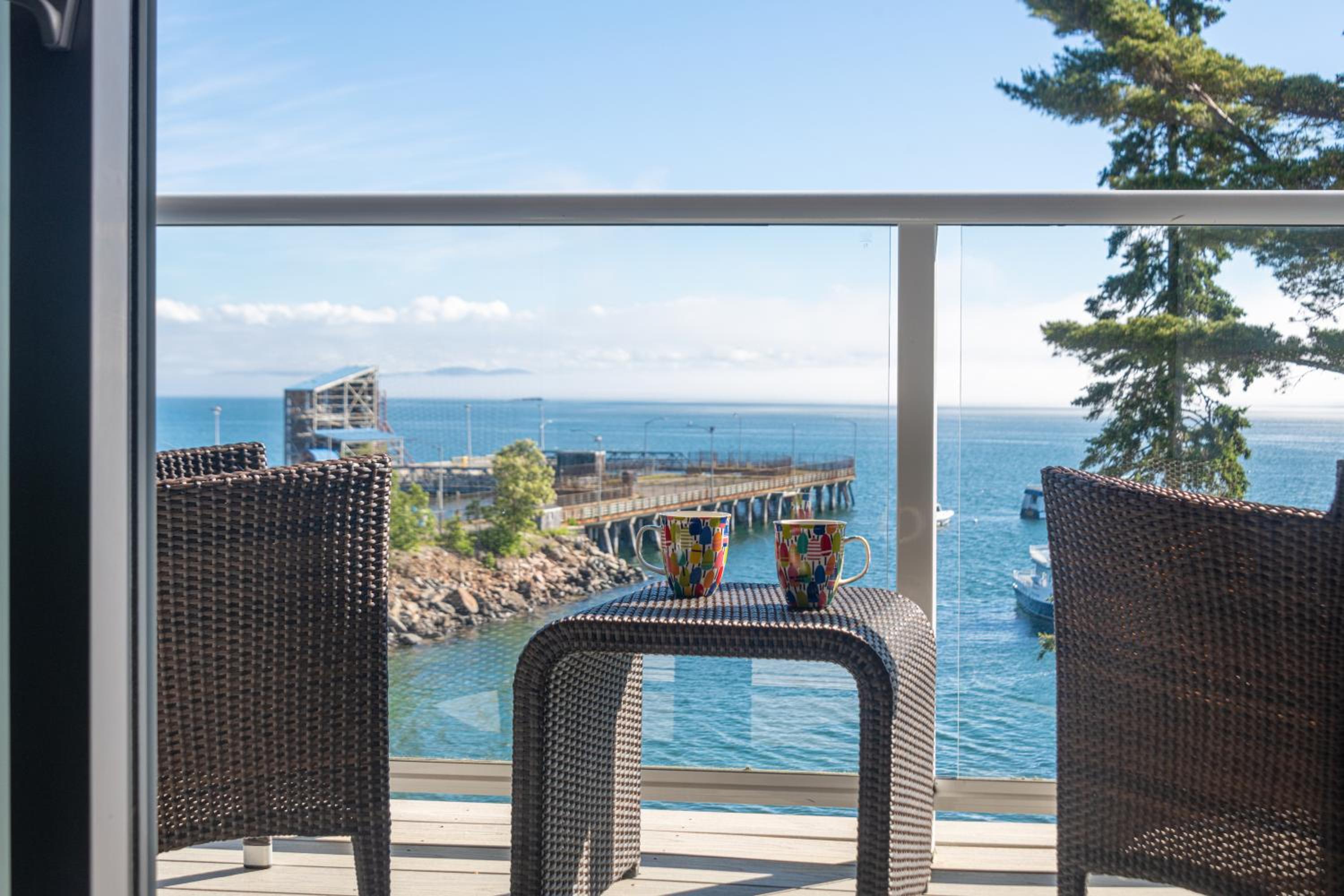 Atlantic View King Room with Balcony photo 2