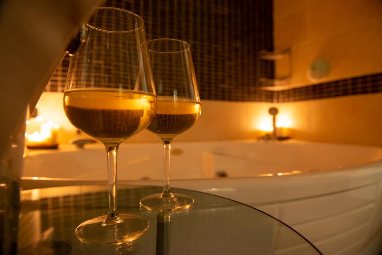 Suite with Spa Bath photo 3