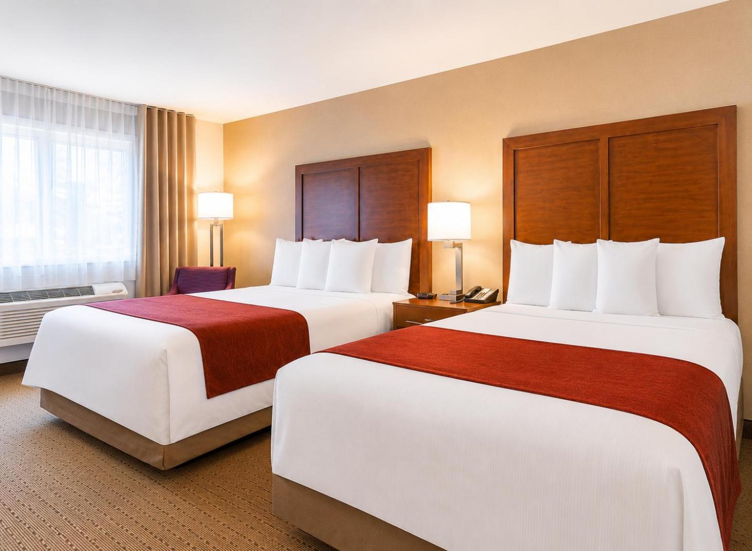 Quadruple Room with Two Queen Beds - Non Smoking photo 1