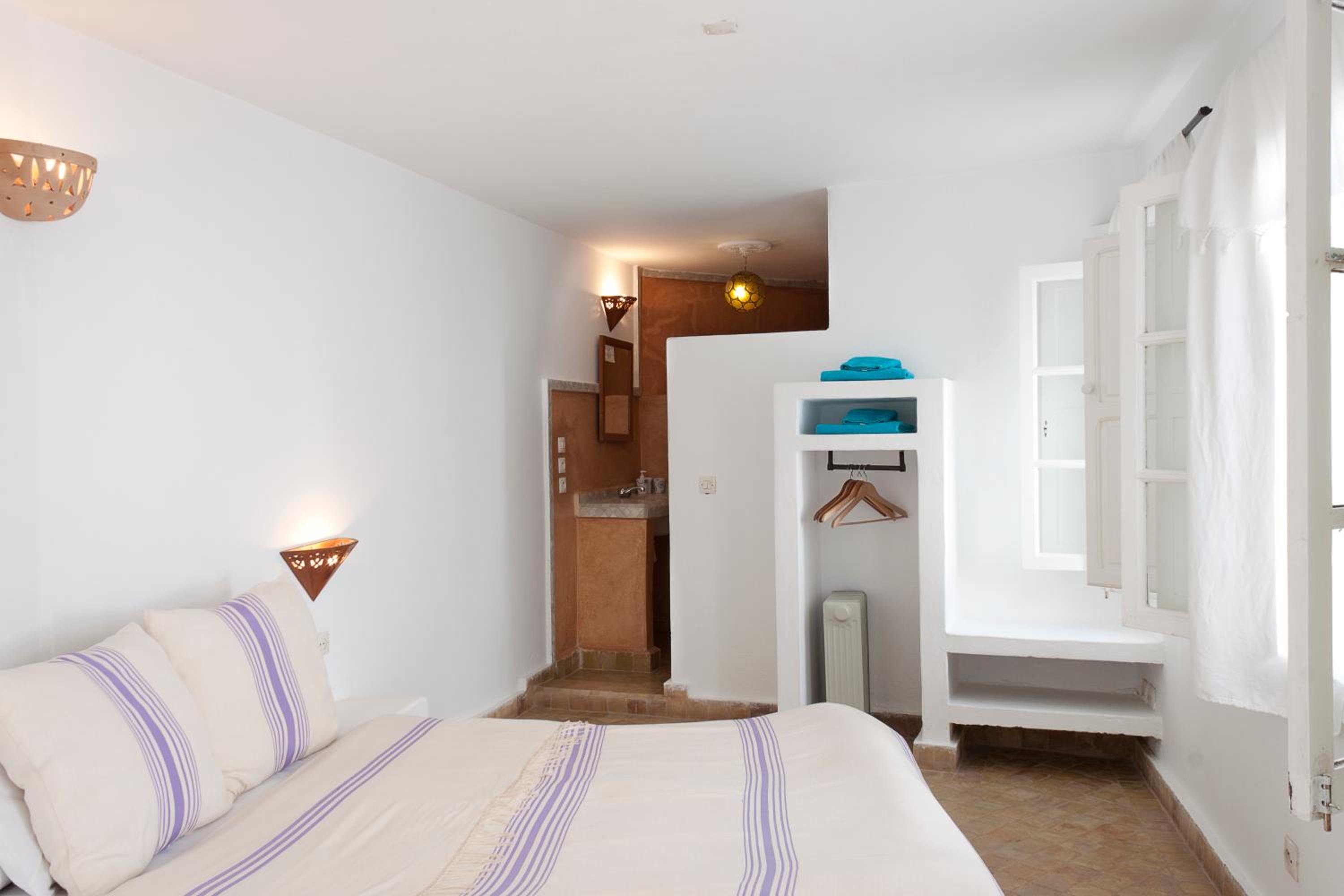 Standard Double Room - Photo 2