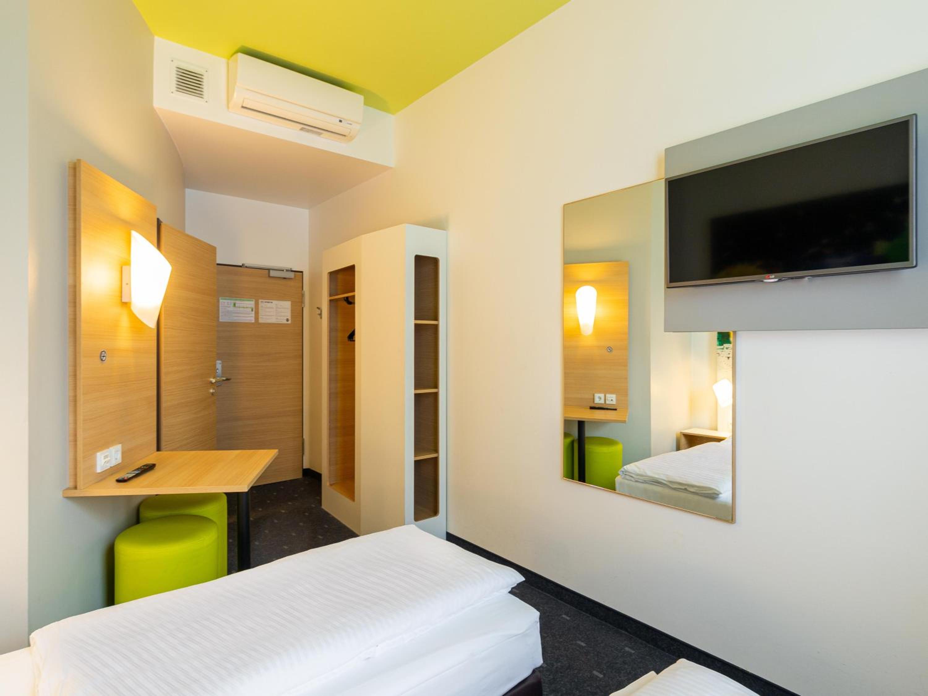 Twin Room - Photo 5