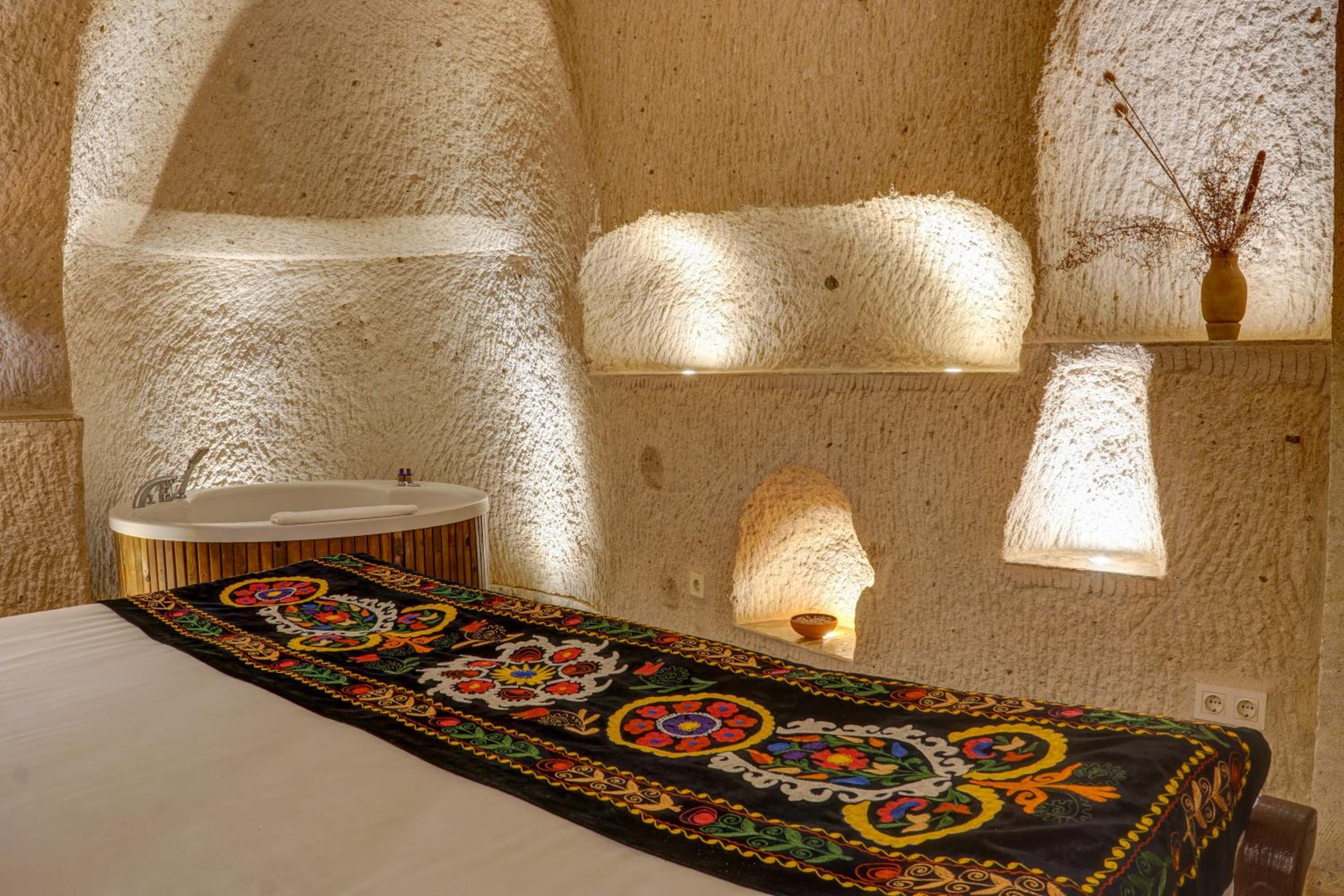 Deluxe Cave Room - Photo 14