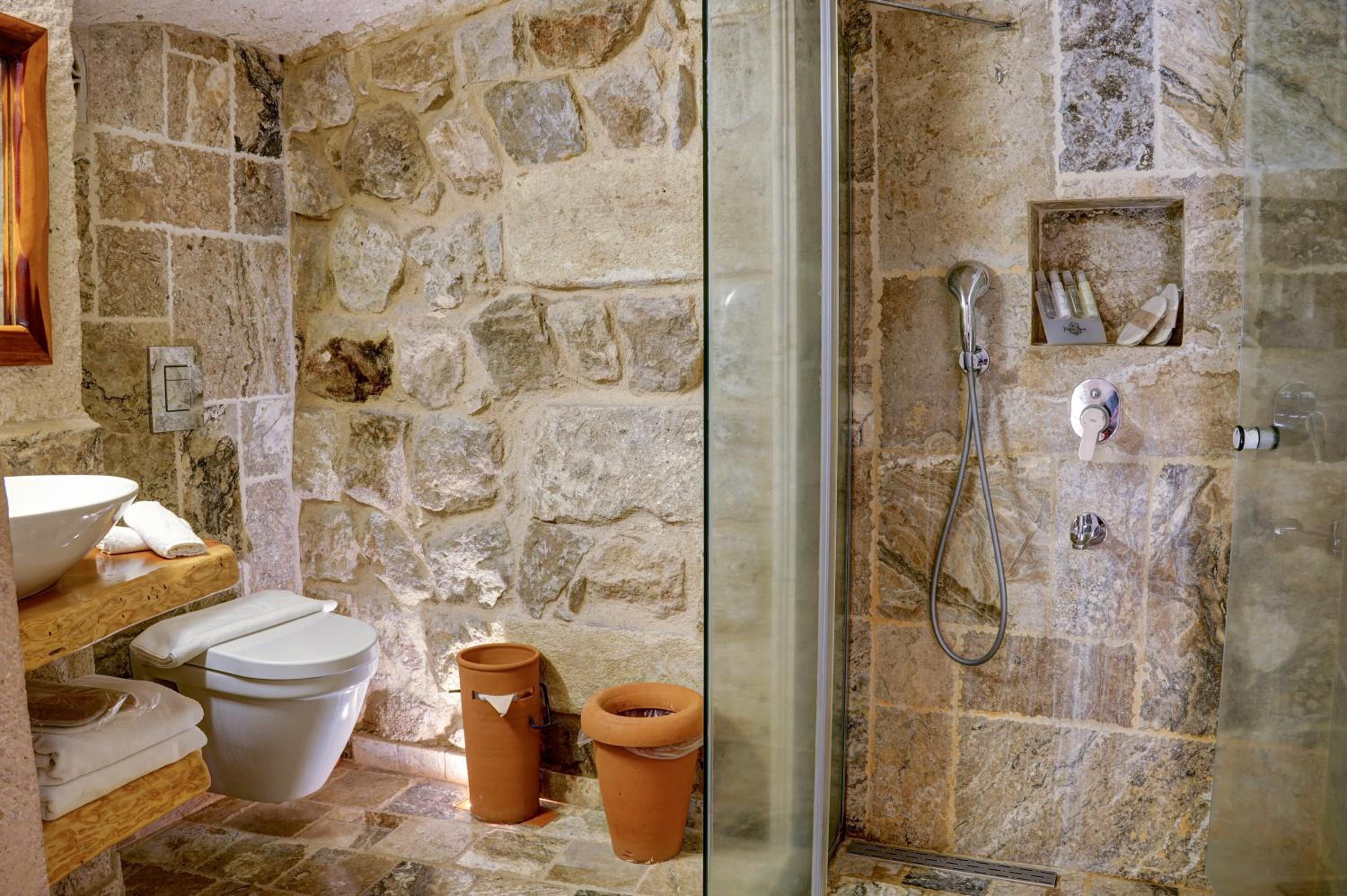 Deluxe Cave Room - Photo 10