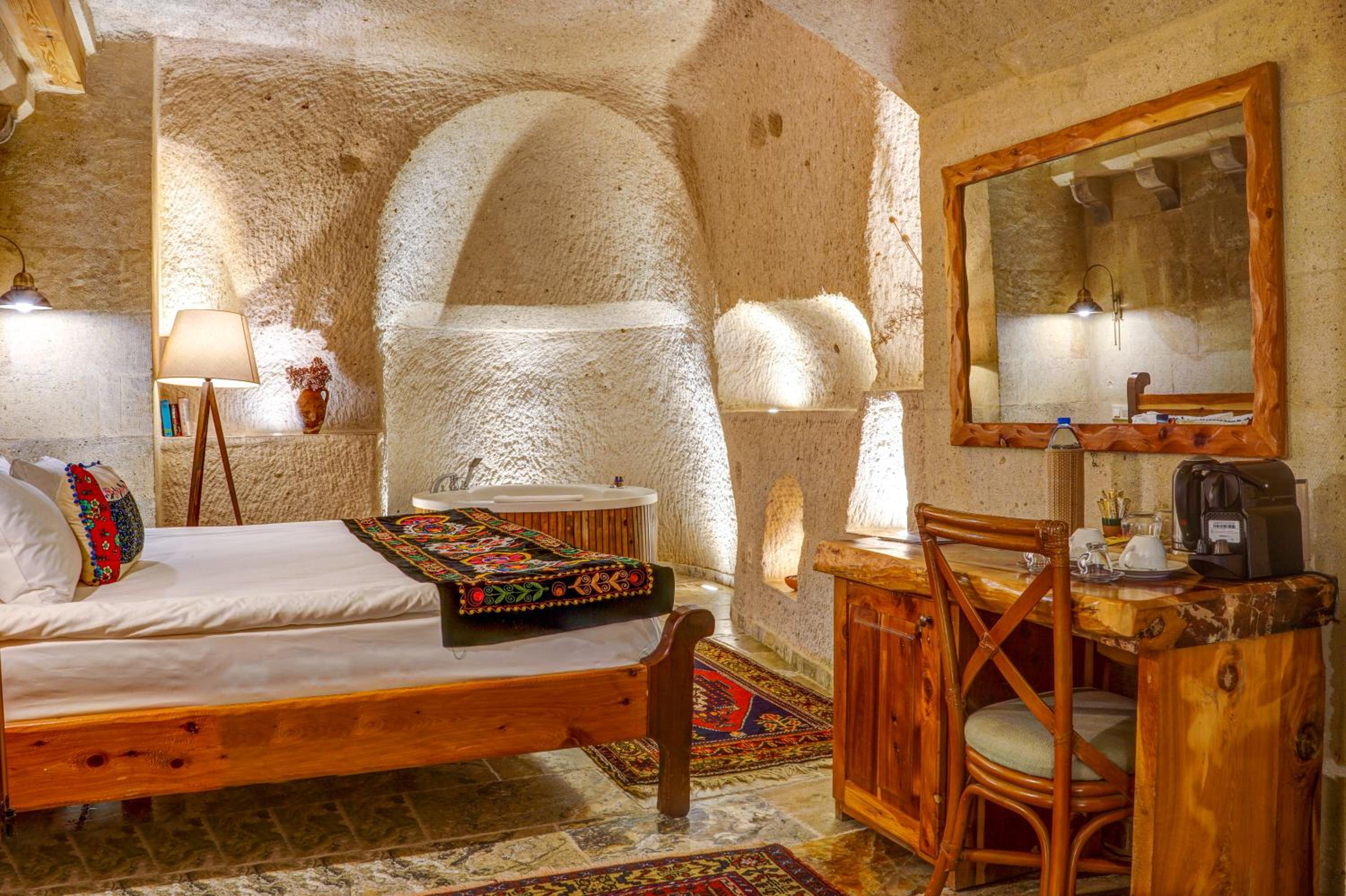 Deluxe Cave Room - Photo 1