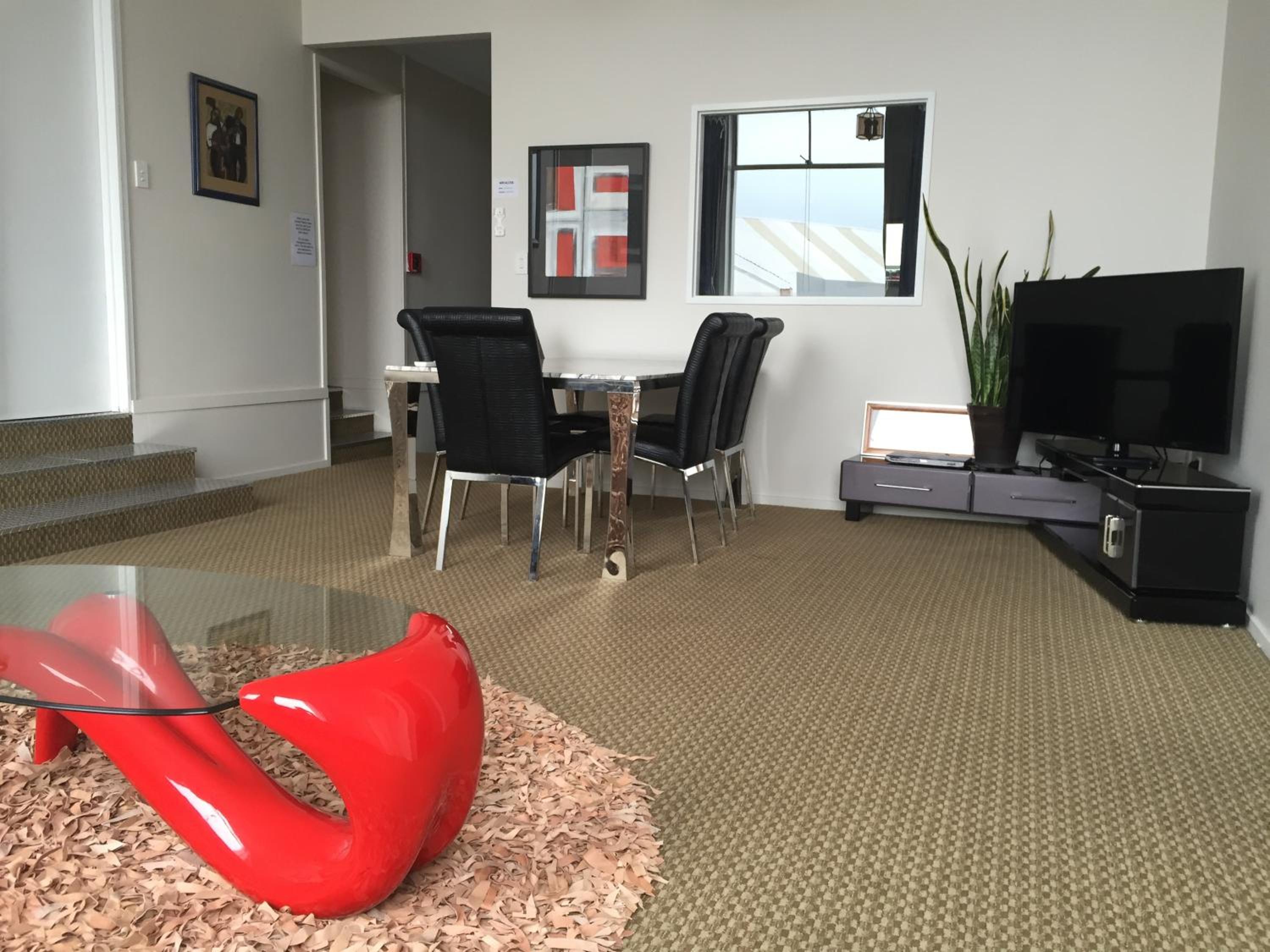 Three-Bedroom Apartment photo 2
