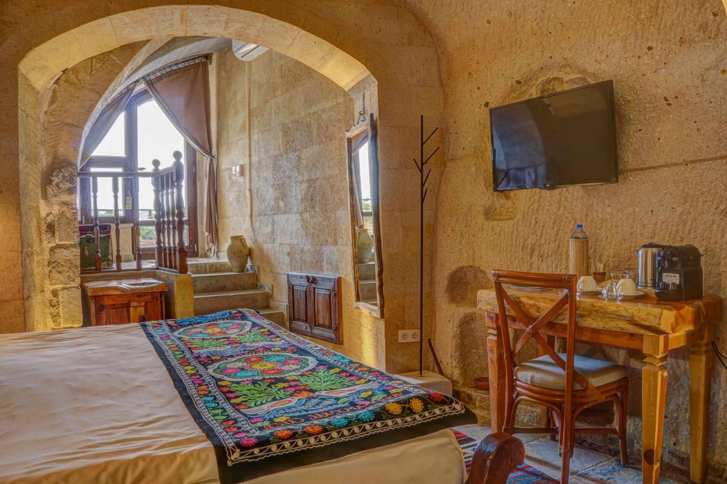 Deluxe Cave Room - Photo 6