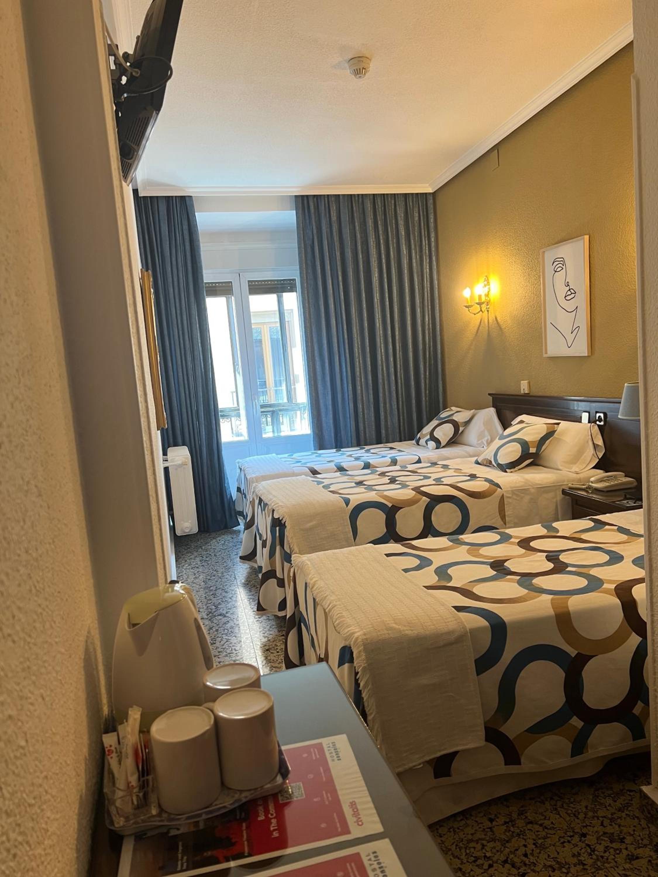 Twin Room with Extra Bed - Photo 6