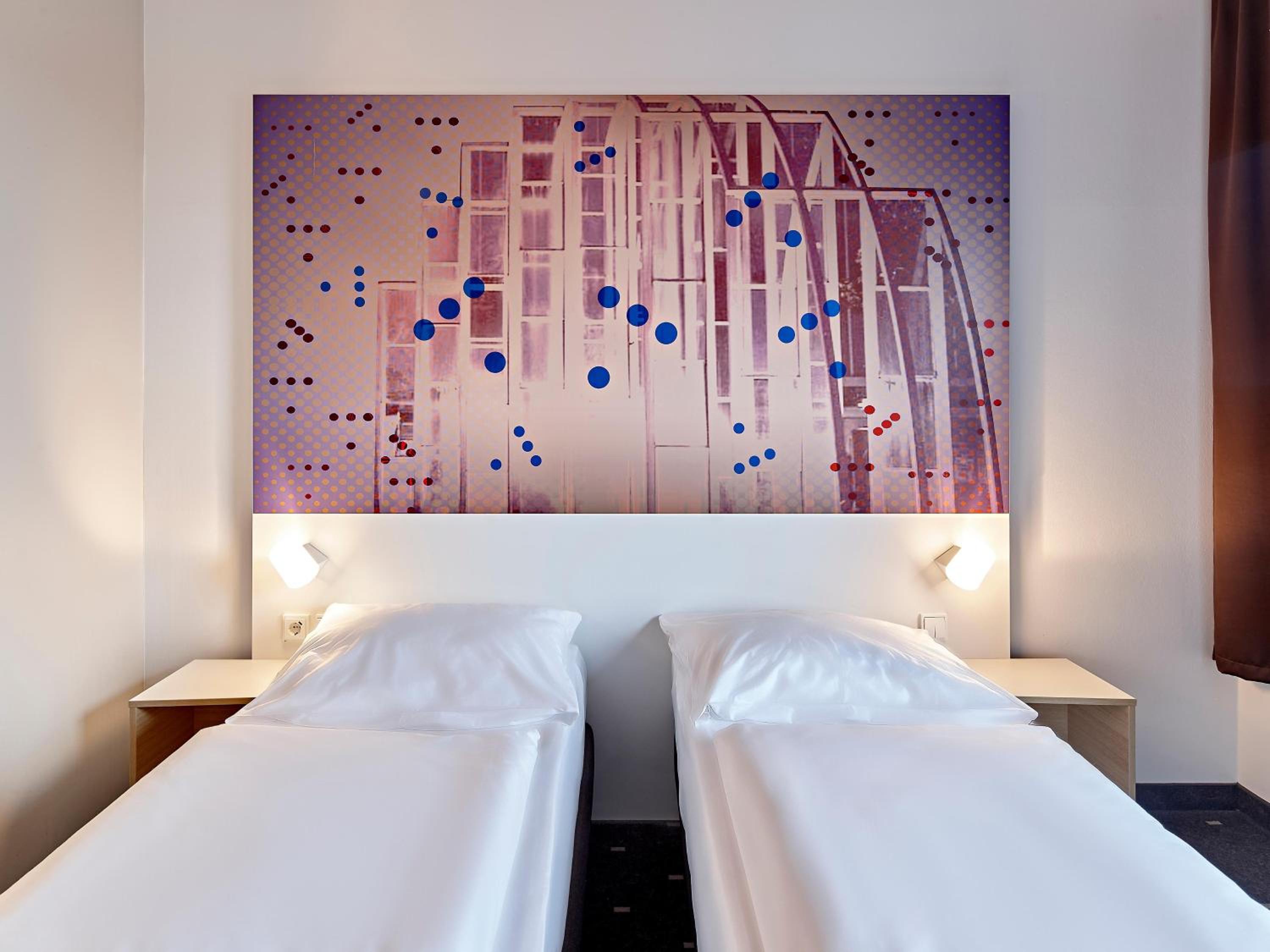 Twin Room - Photo 5