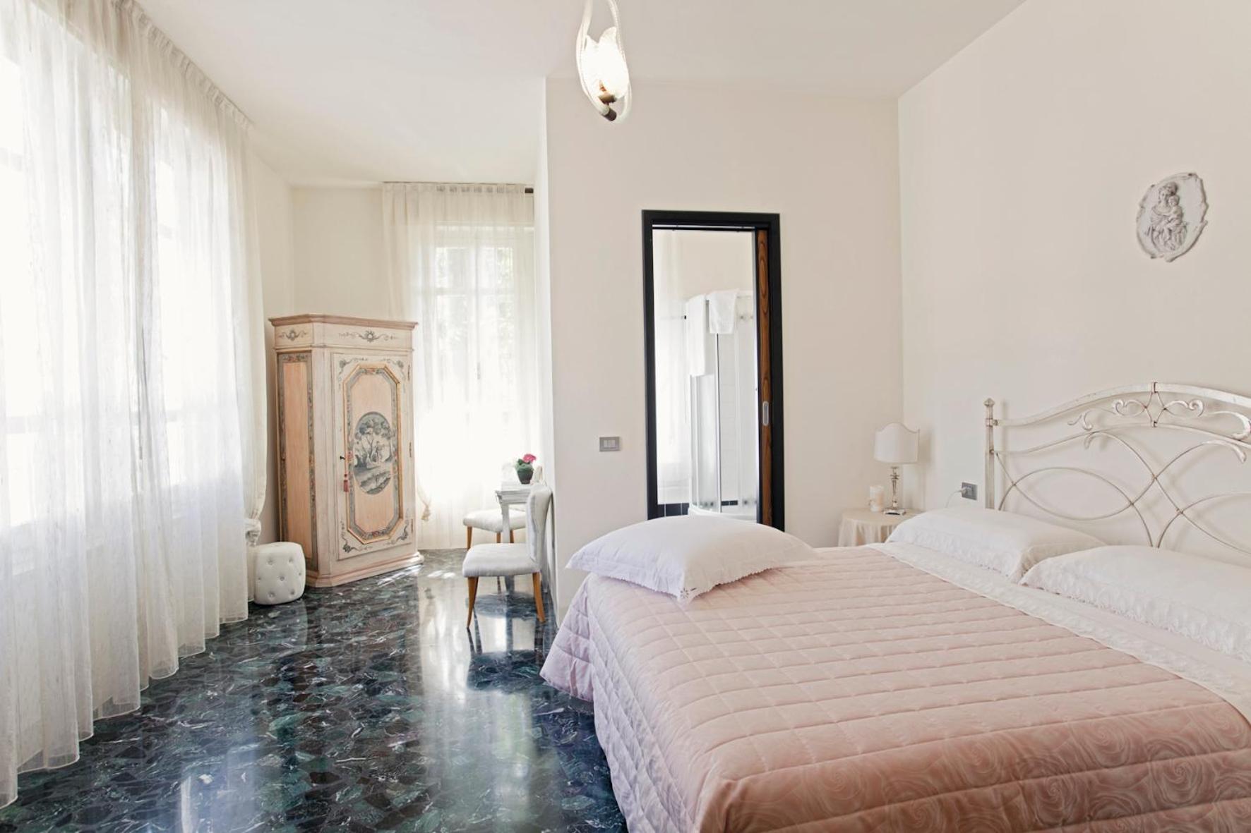 Double Room - Photo 15