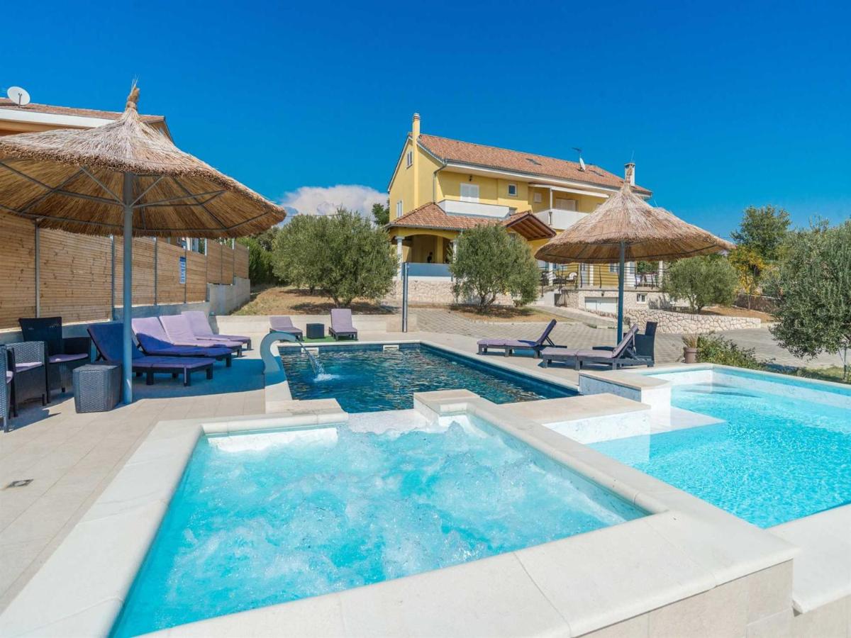 Villa photo 3
