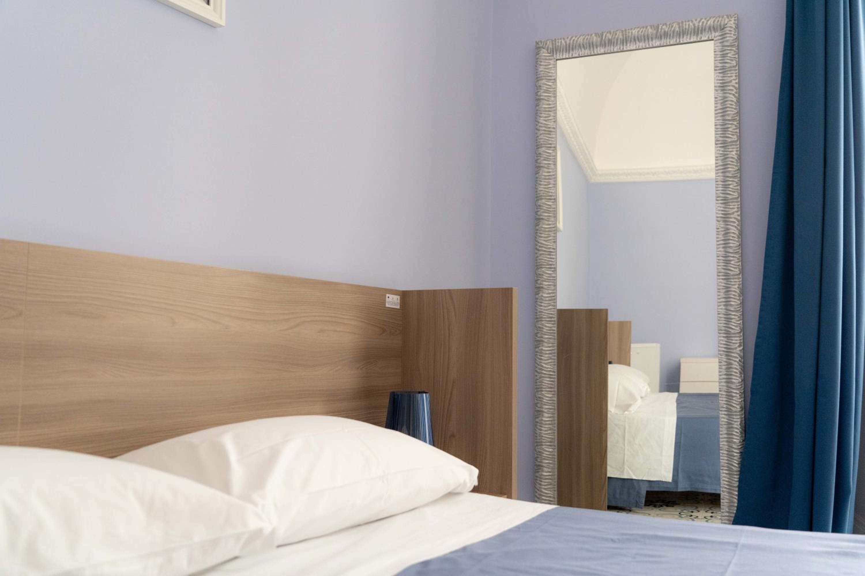 Double or Twin Room with Private Bathroom photo 2