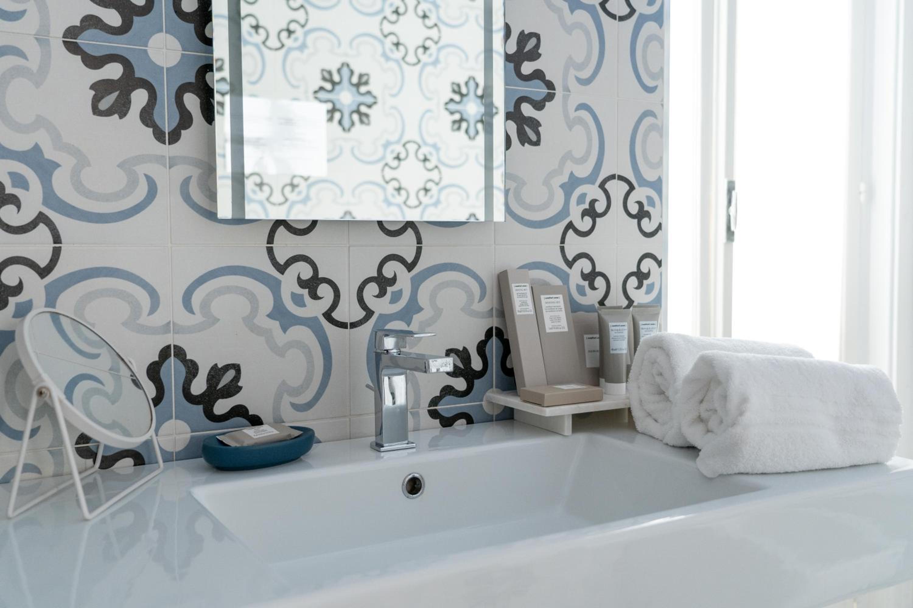 Double or Twin Room with Private Bathroom photo 3